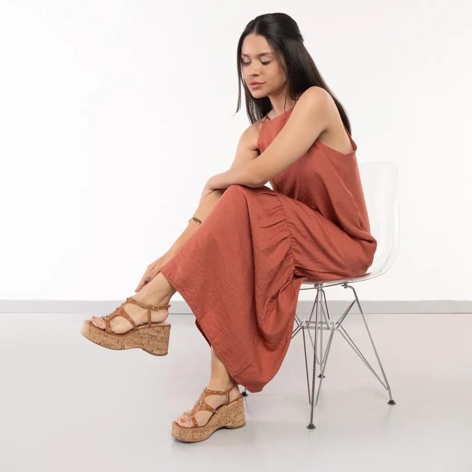 Vista 2 Sandália OSC Anabela Tachas Feminina OSC marrom