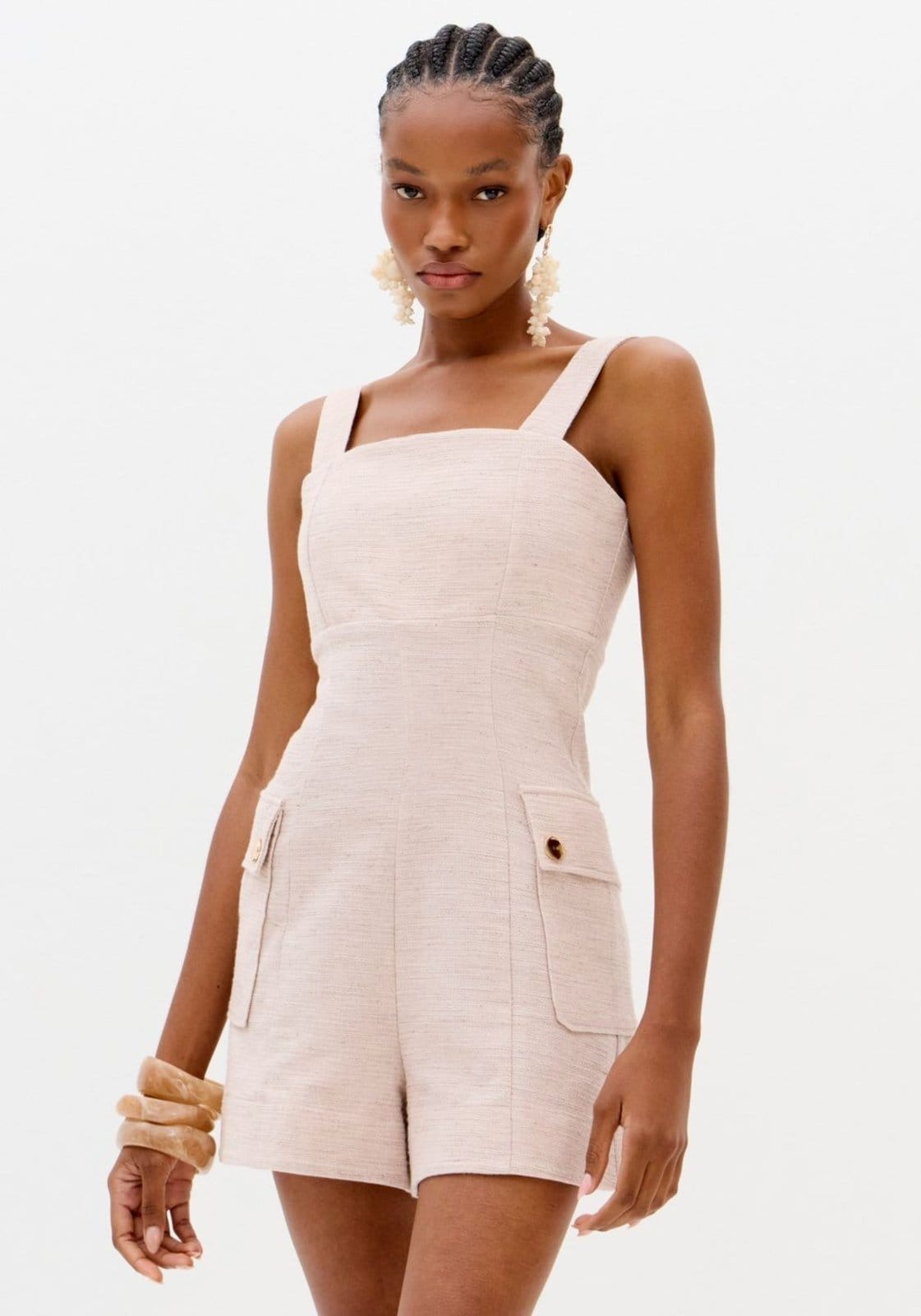 Vista 2 Macacão Curto Com Alças Lança Perfume rosa