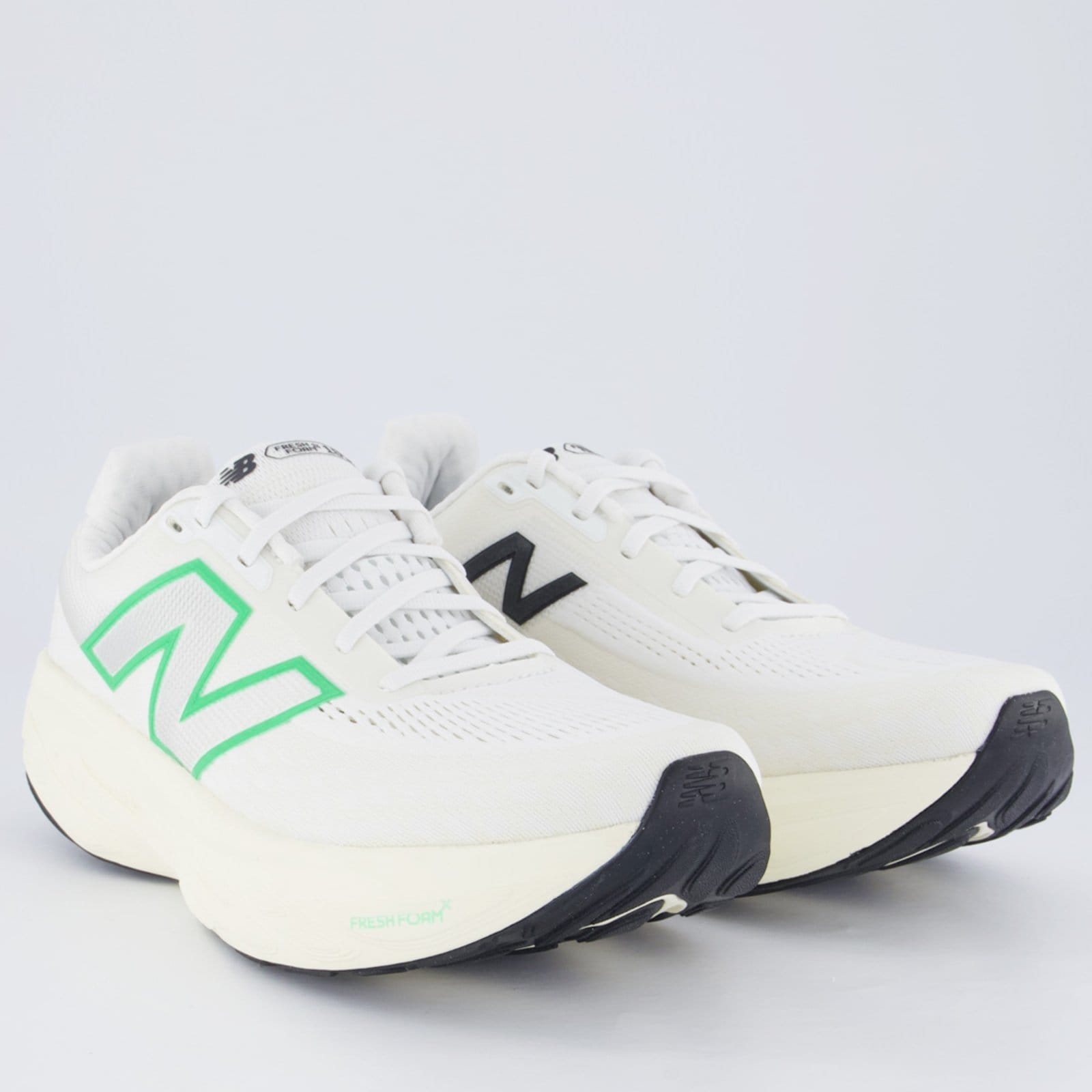 Vista 2 Tênis New Balance Fresh Foam X 1080 V14 Branco e Verde New Balance branco verde