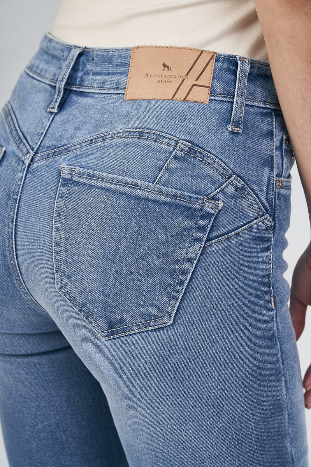 Vista 2 Calça Sculpted Clean Feminina Acostamento ACT FEMININO jeans