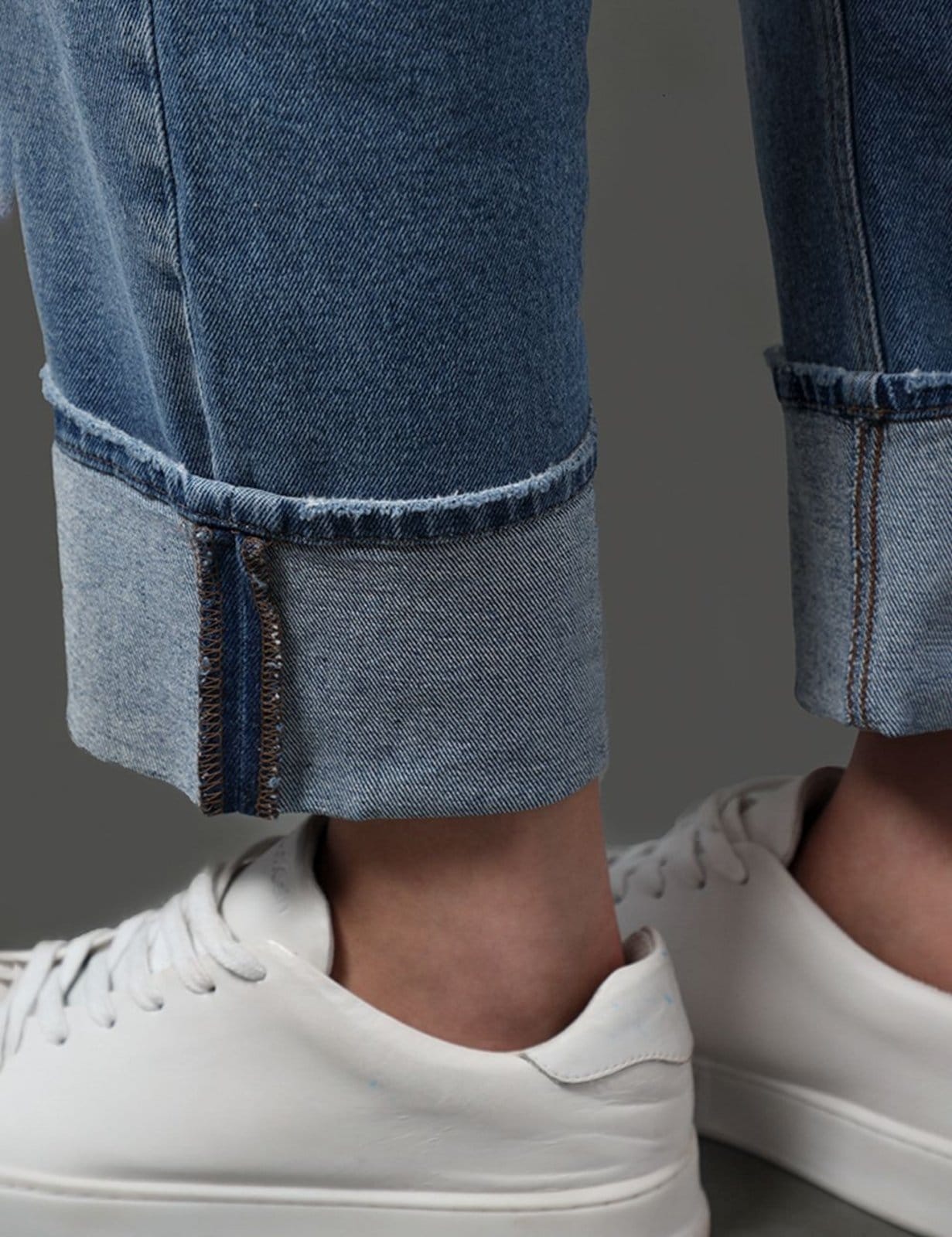 Vista 2 Calça Jeans Feminina Straight Barras Dobradas Calvin Klein Jeans Claro Calvin Klein Jeans azul