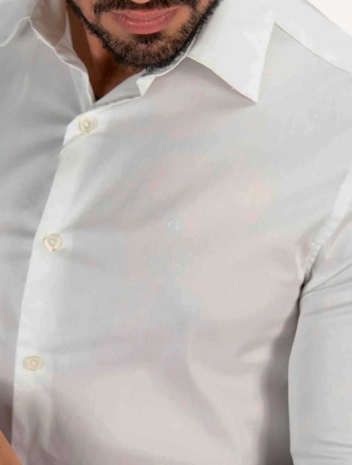 Vista 2 Camisa Calvin Klein Masculina Slim Essential Basic Logo Branca Calvin Klein branco