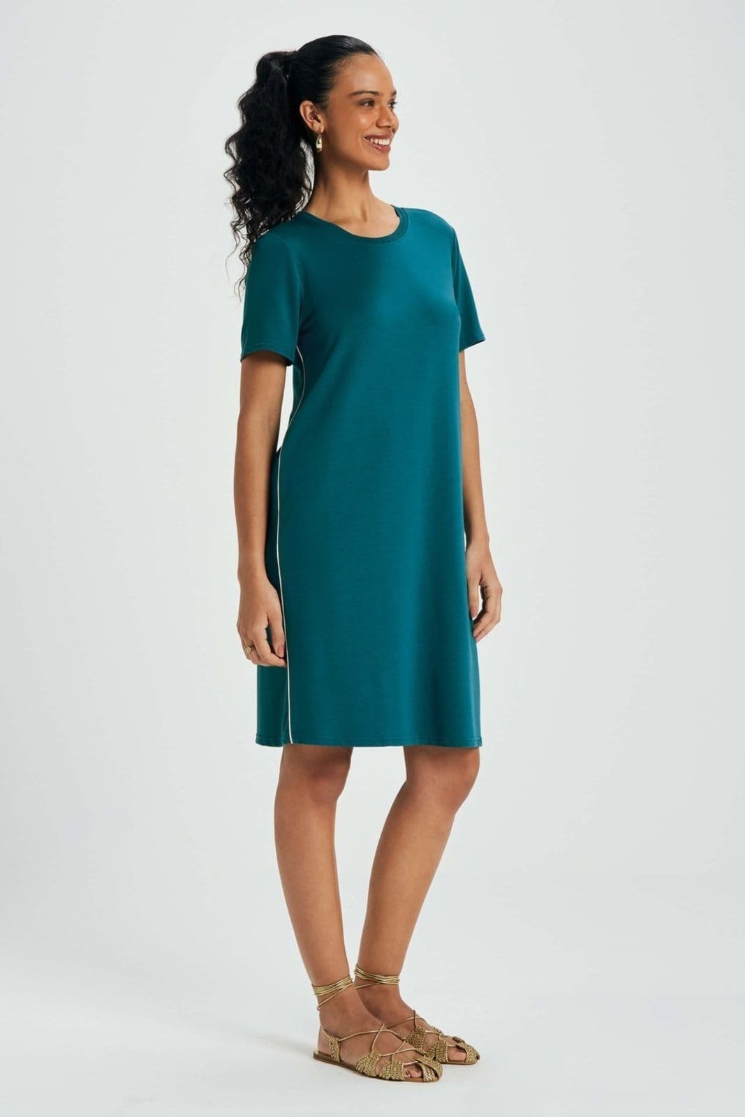 Vista 2 Vestido Feminino Curto Reto Marialícia Marialícia verde