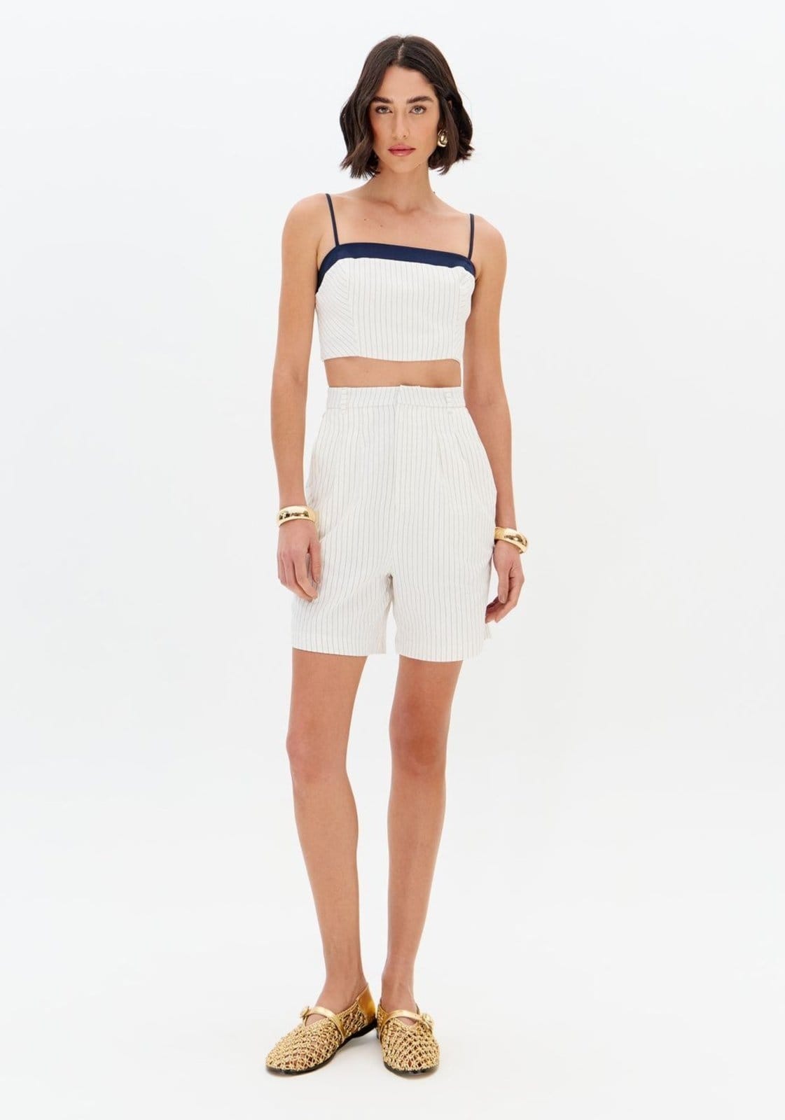 Vista 2 Bermuda De Alfaiataria Cintura Alta Risca De Giz Lança Perfume marrom