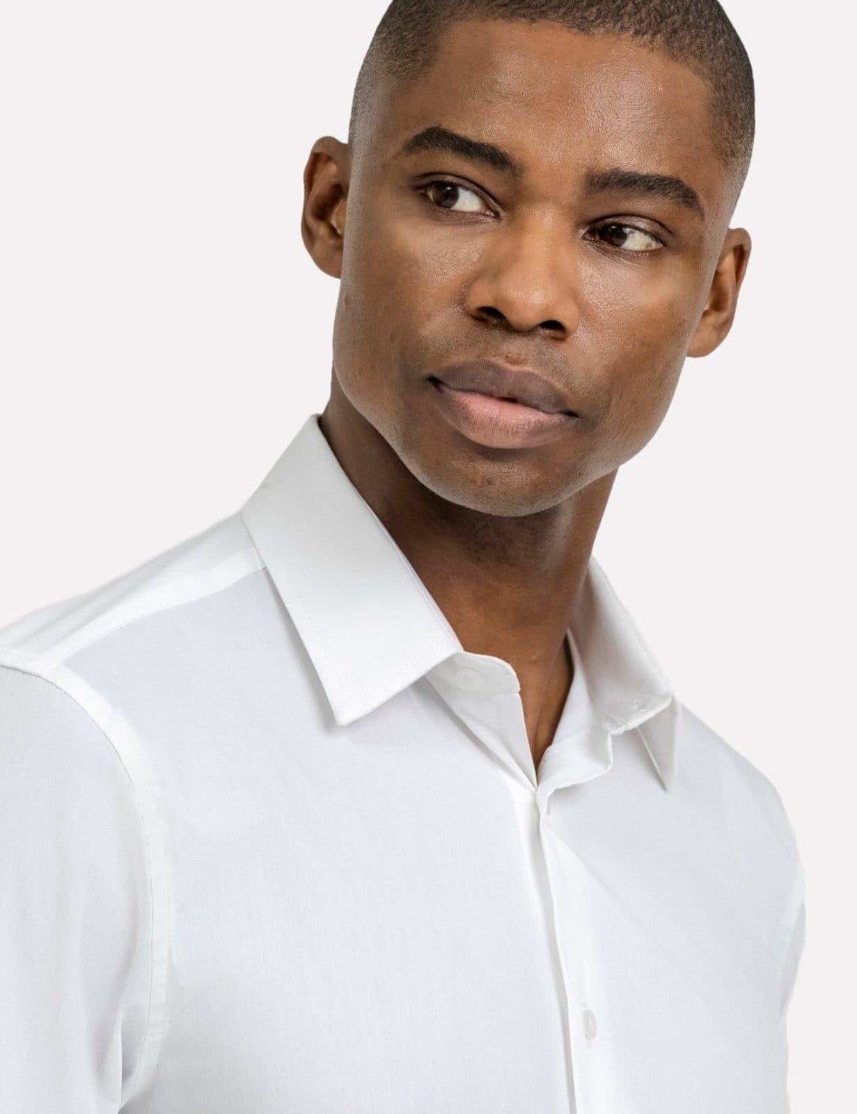 Vista 2 Camisa K&J Black Regular CS24302 ML Branca King E Joe branco black