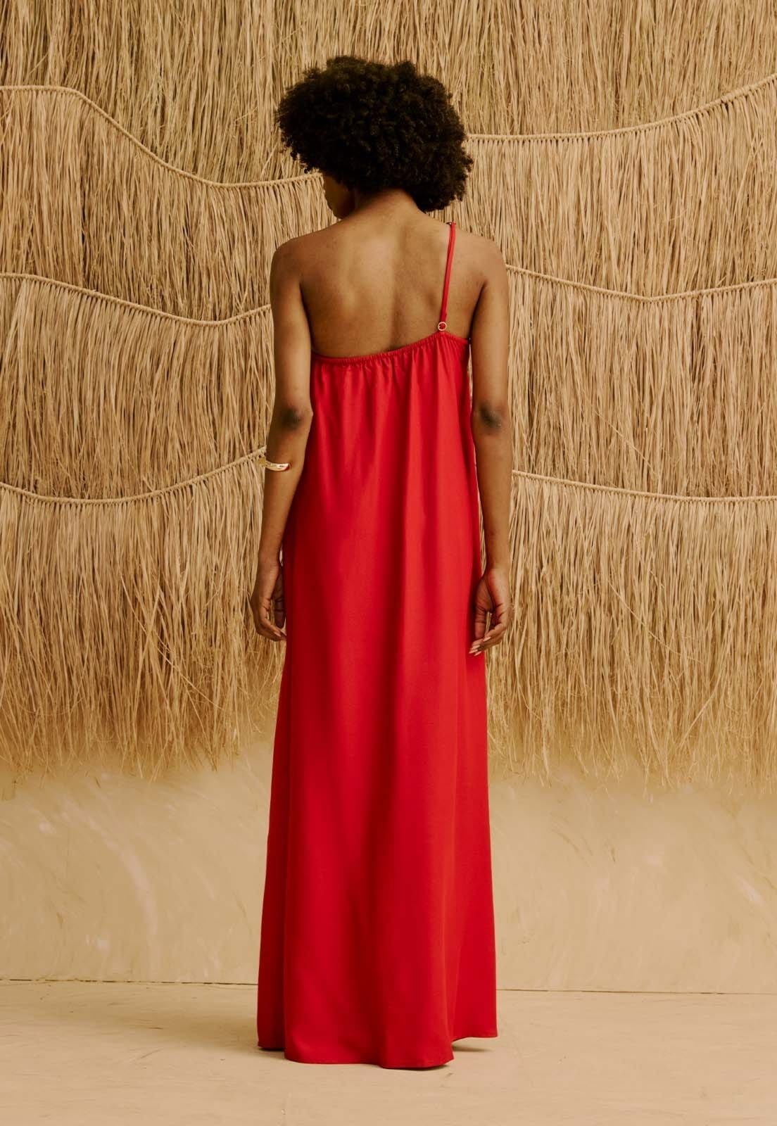 Vista 2 Vestido Longo Liso Um Ombro Só com Detalhe Alça Metal CaCay vermelho