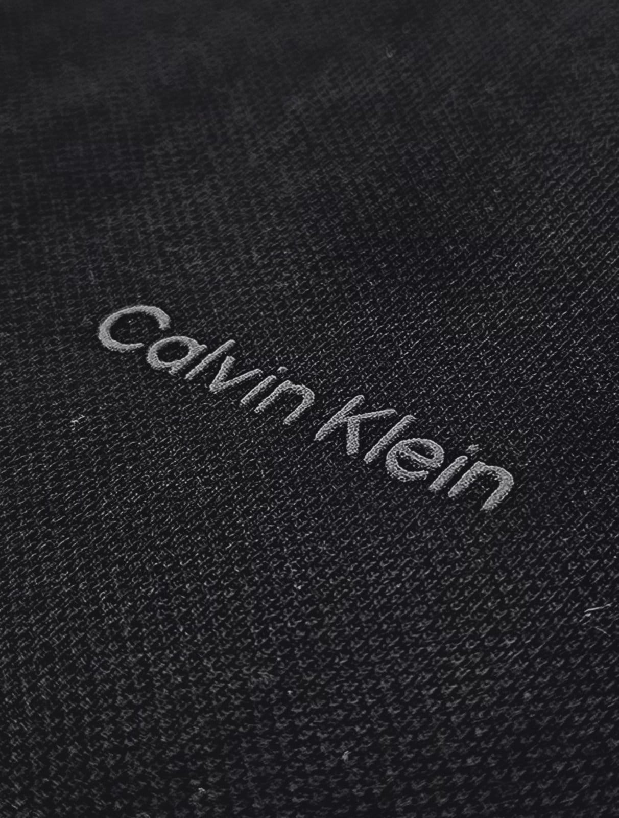 Vista 2 Polo Calvin Klein Masculina Piquet Regular Básica Friso Preta Calvin Klein preto