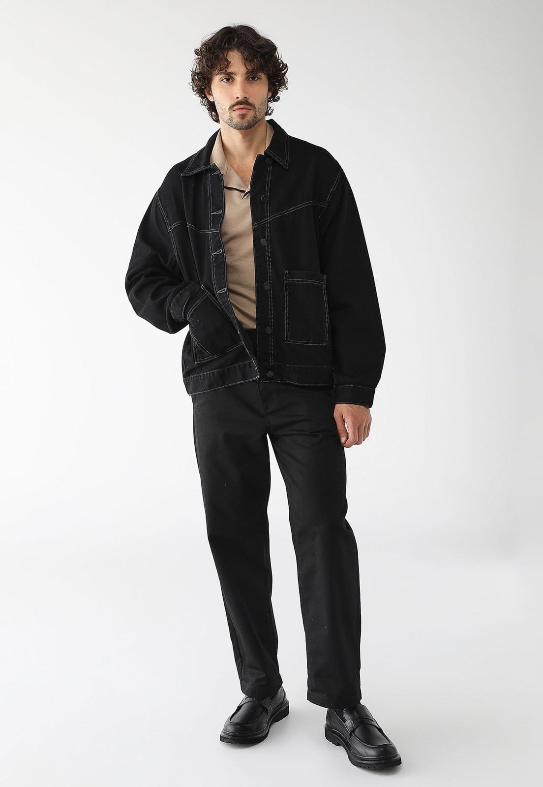 Vista 2 Jaqueta Jeans Colcci Reta Pesponto Preta Colcci preto