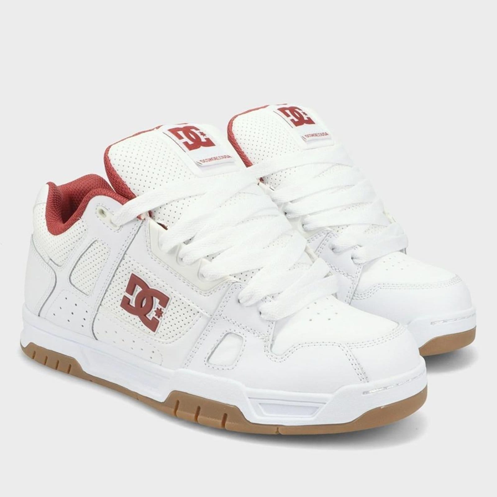 Vista 2 Tênis DC Shoes Stag WT26 Masculino White/Brick Red/Gum DC Shoes branco white