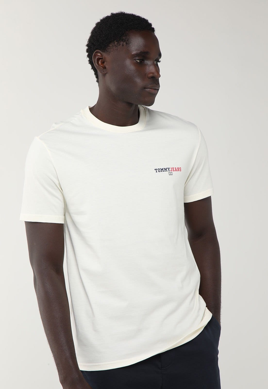 Camiseta Masculina Tommy Jeans TJM REG DNA Graphic Tee EXT Off-White