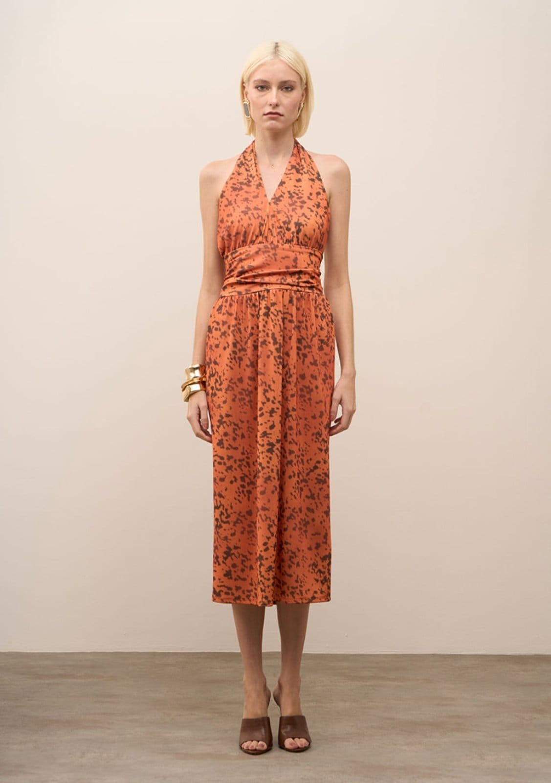 Vista 2 Vestido Iódice Solto Um Ombro Só Sem Manga Midi IÓDICE laranja