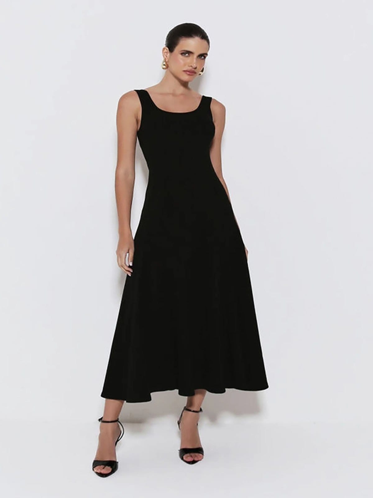 Vestido Midi Zen Com Recorte Busto e Saia Ampla