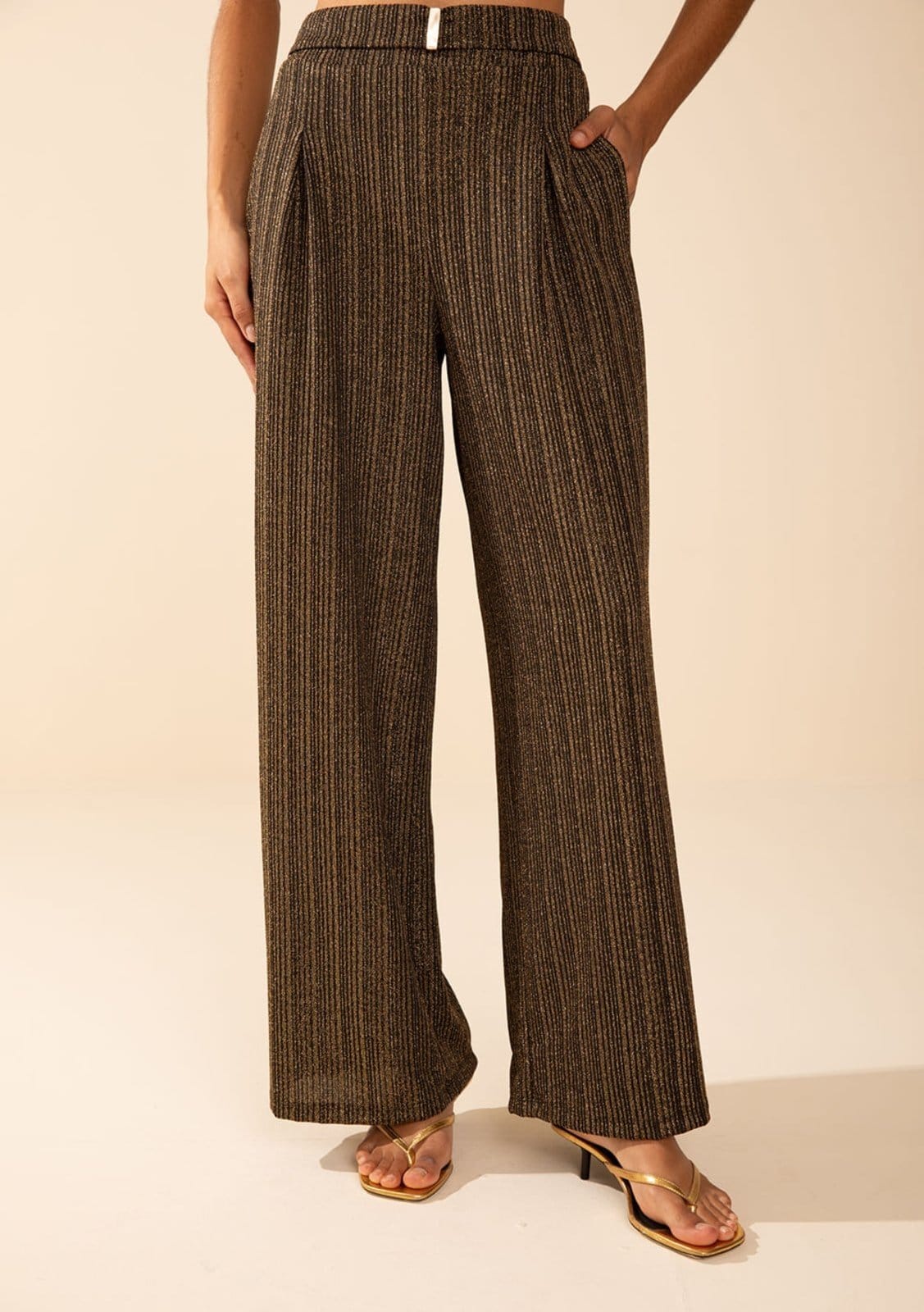 Vista 2 Calça Morena Rosa Cenoura Alta Preto Morena Rosa preto rosa