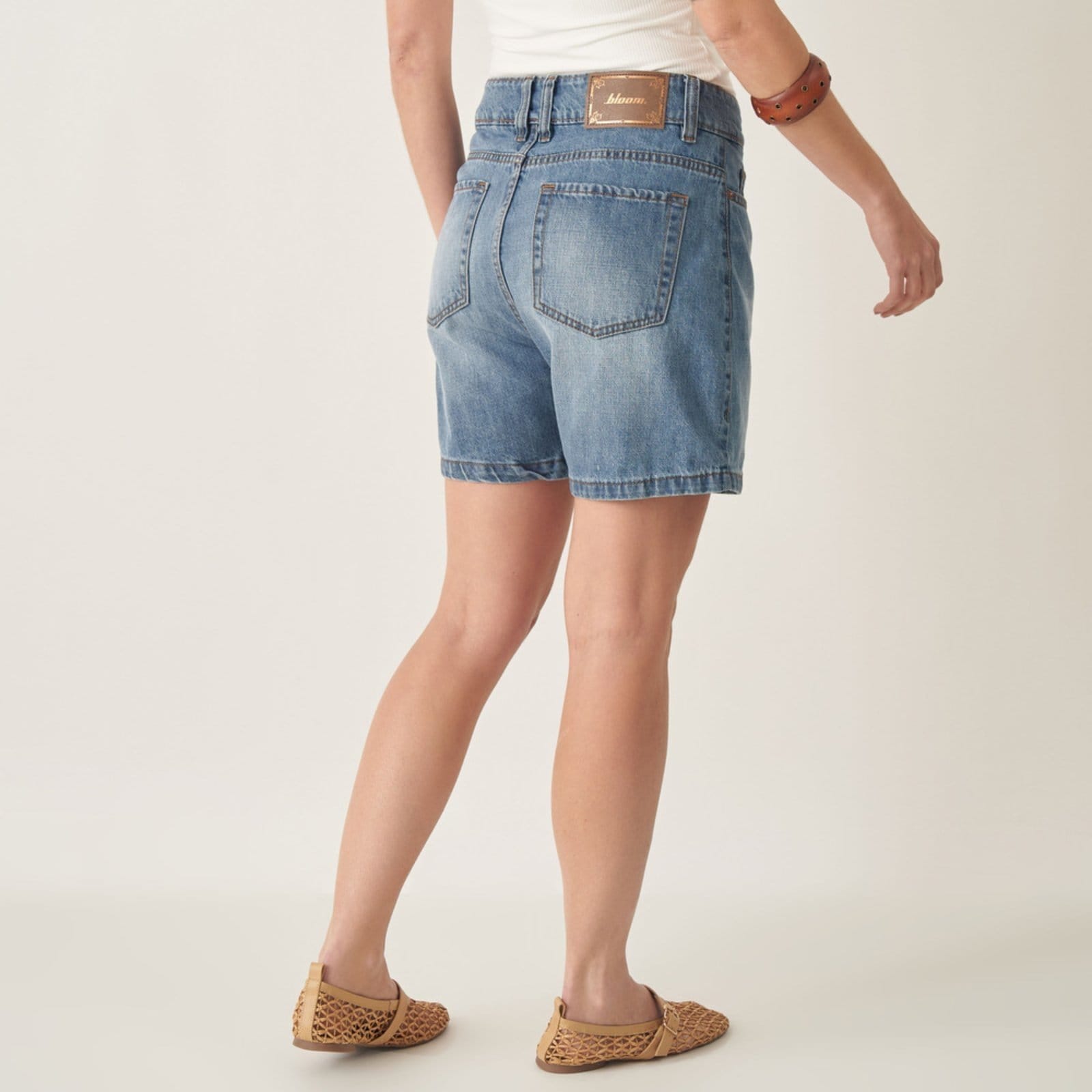 Vista 2 Bermuda Jeans Cintura Alta Azul Médio Bloom jeans azul