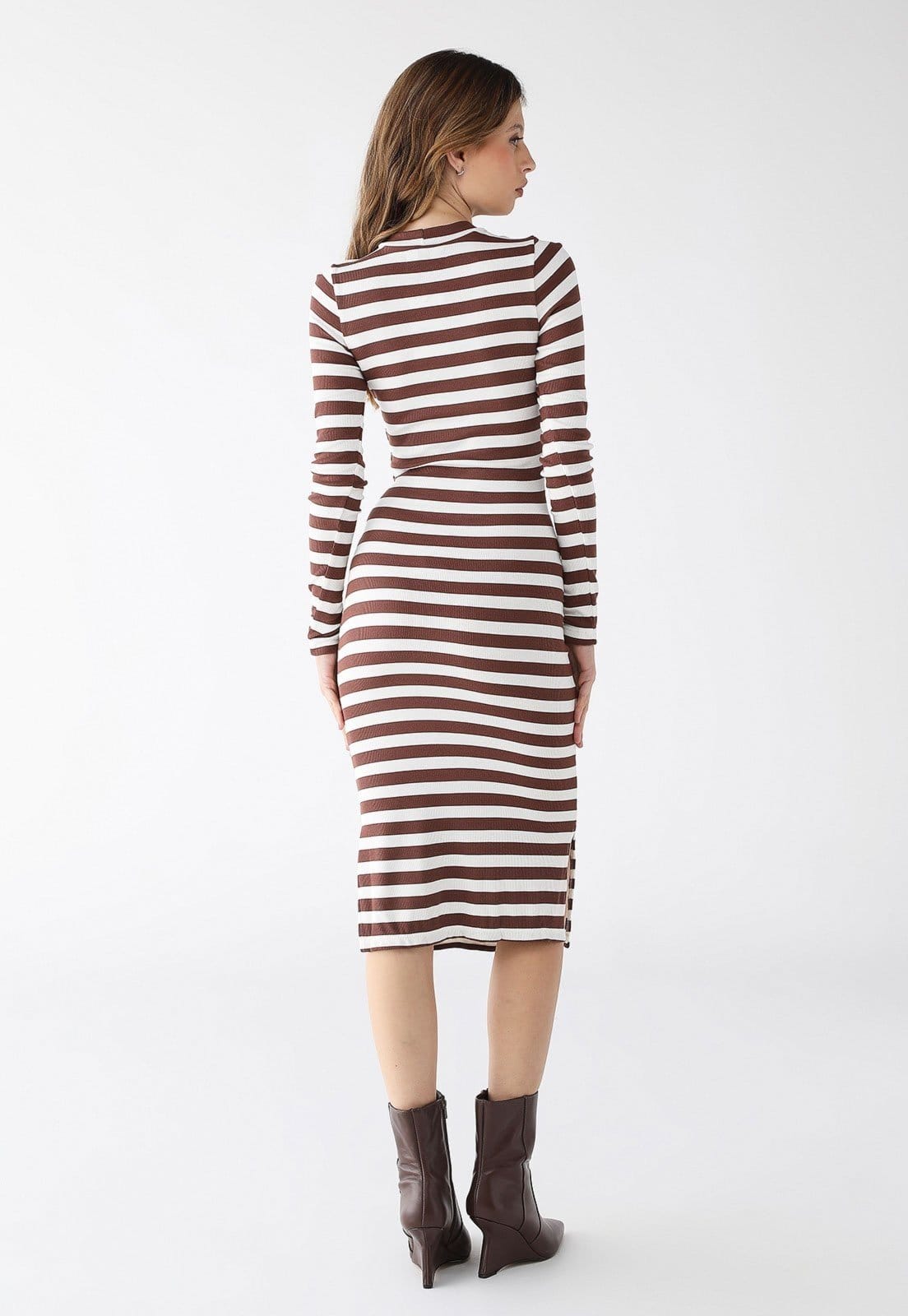 Vista 2 Vestido Midi Manga Longa Levosch Fendas Laterais Listrado Marrom 77VS LEVOSCH cinza