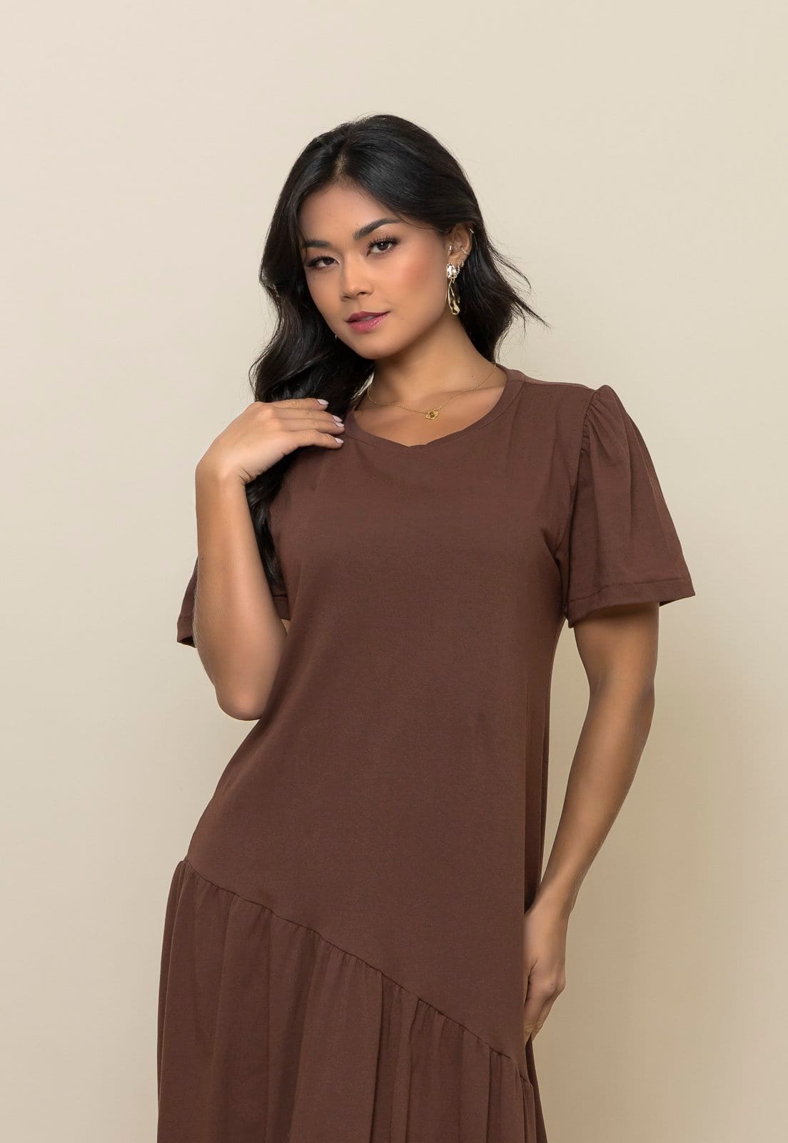 Vista 2 Vestido Aura Trapézio Malha Lisa Aura marrom