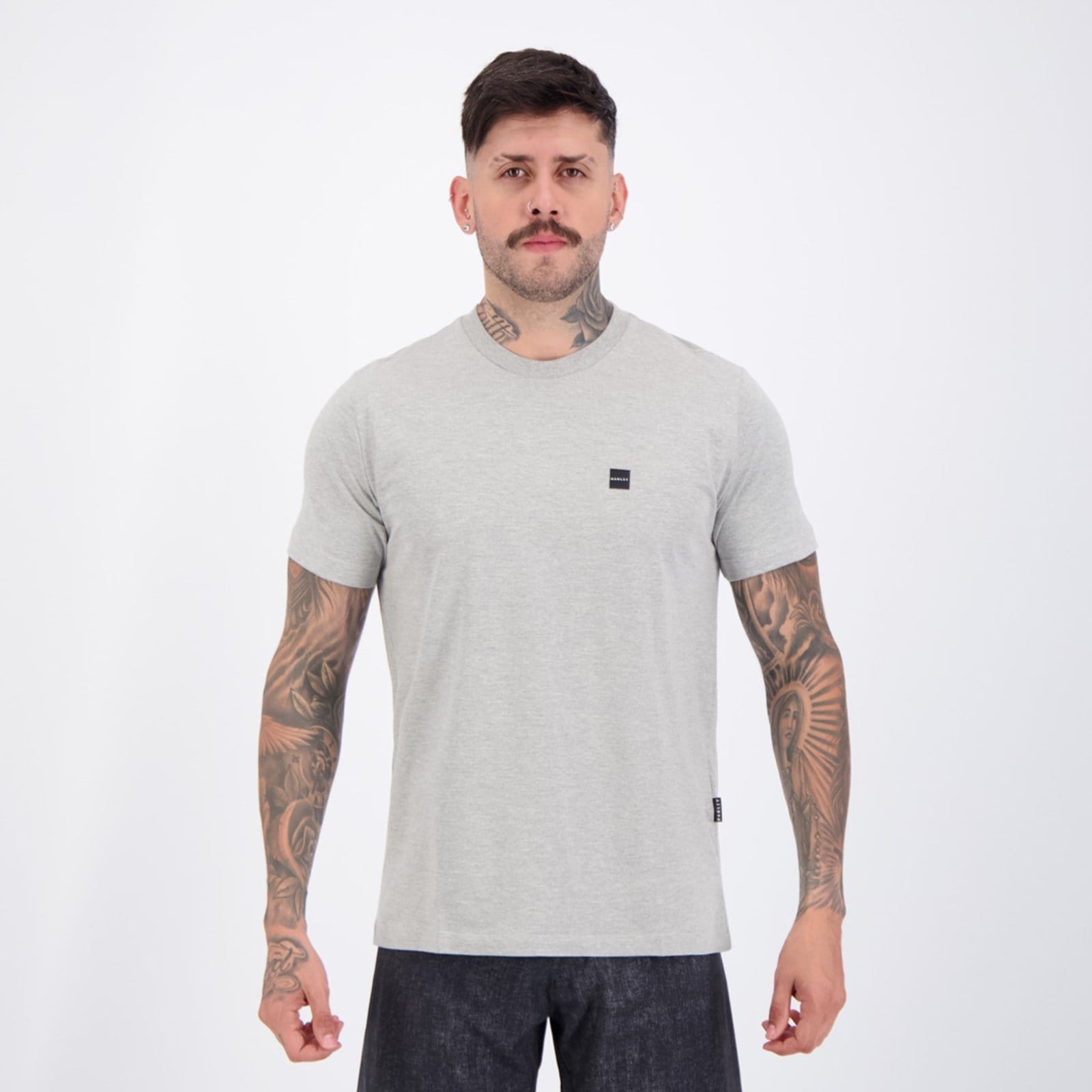 Vista 2 Kit 03 Camisetas Oakley Patch Three Oakley branco