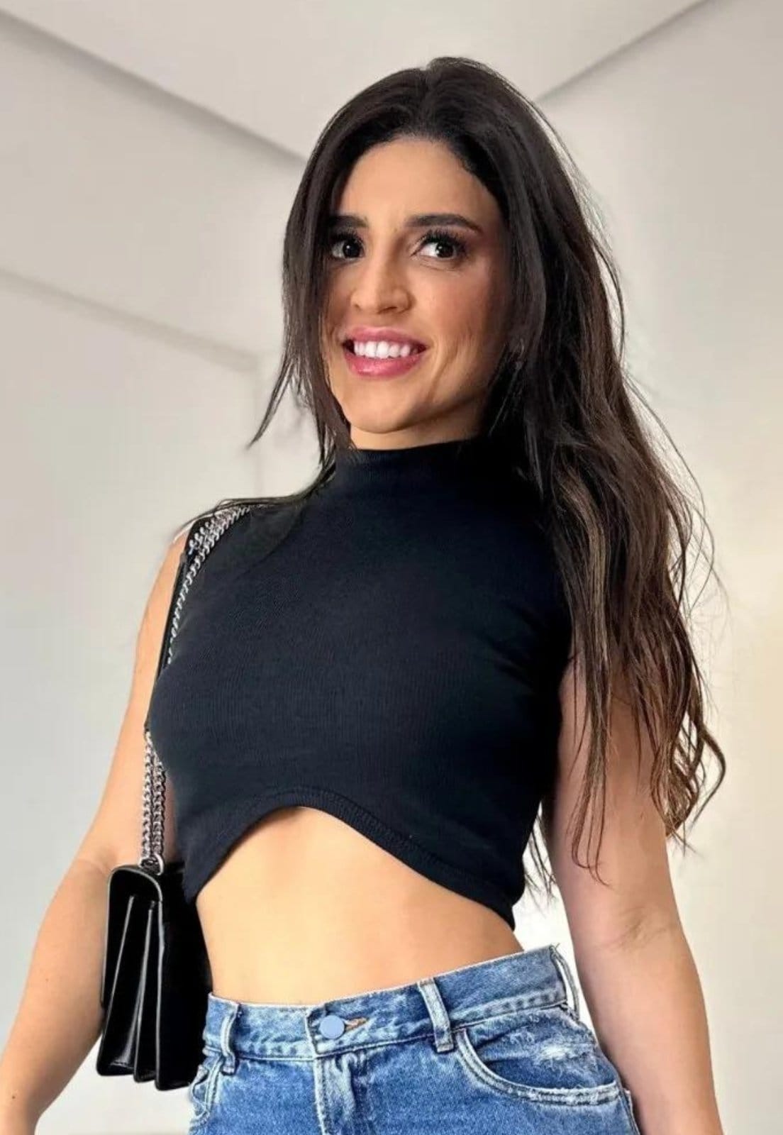 Vista 2 Kit Cropped Regata Francisca 2 peças: Branco e Preto Cia do Vestido multicolorido