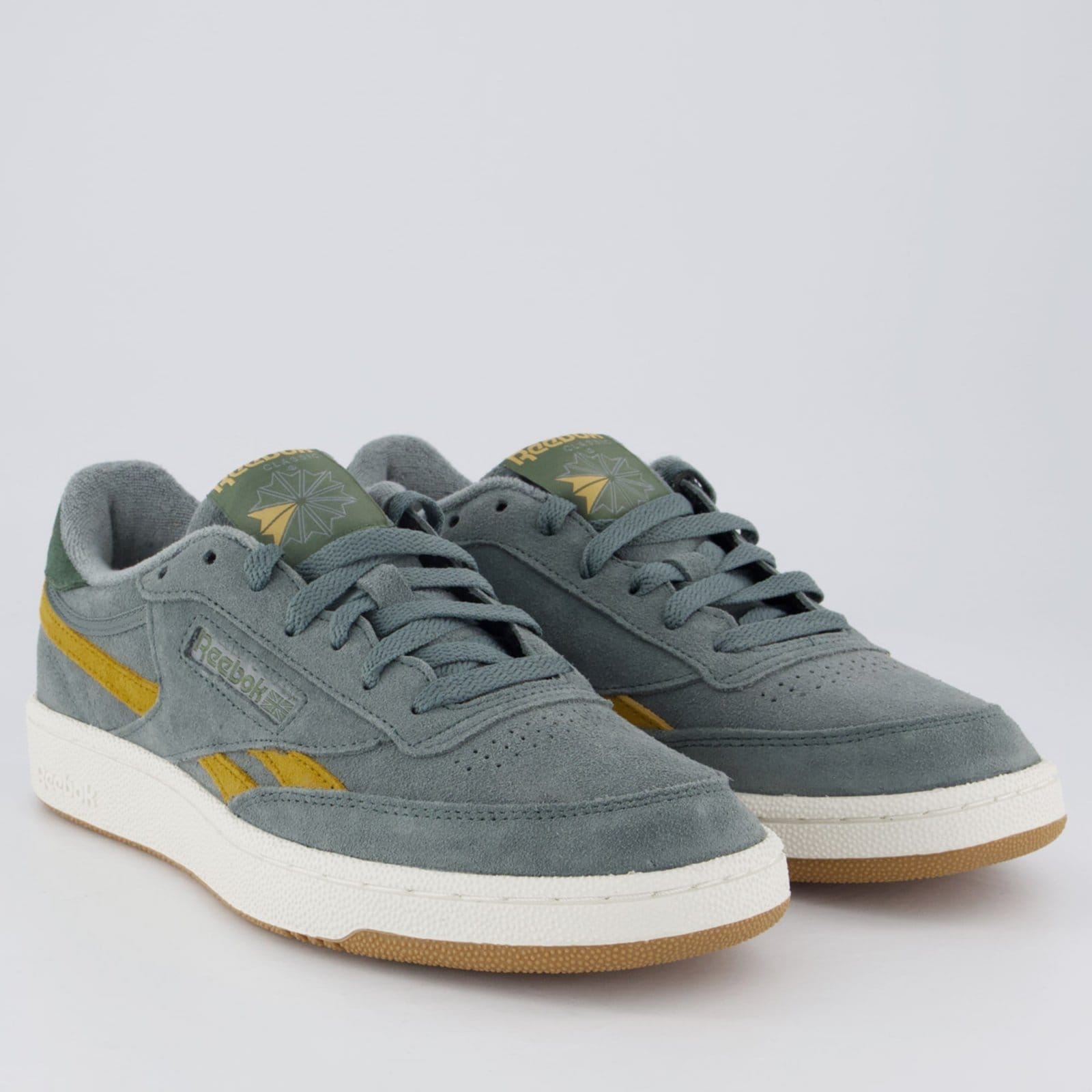 Vista 2 Tênis Reebok Club C Revenge e Amarelo Reebok cinza