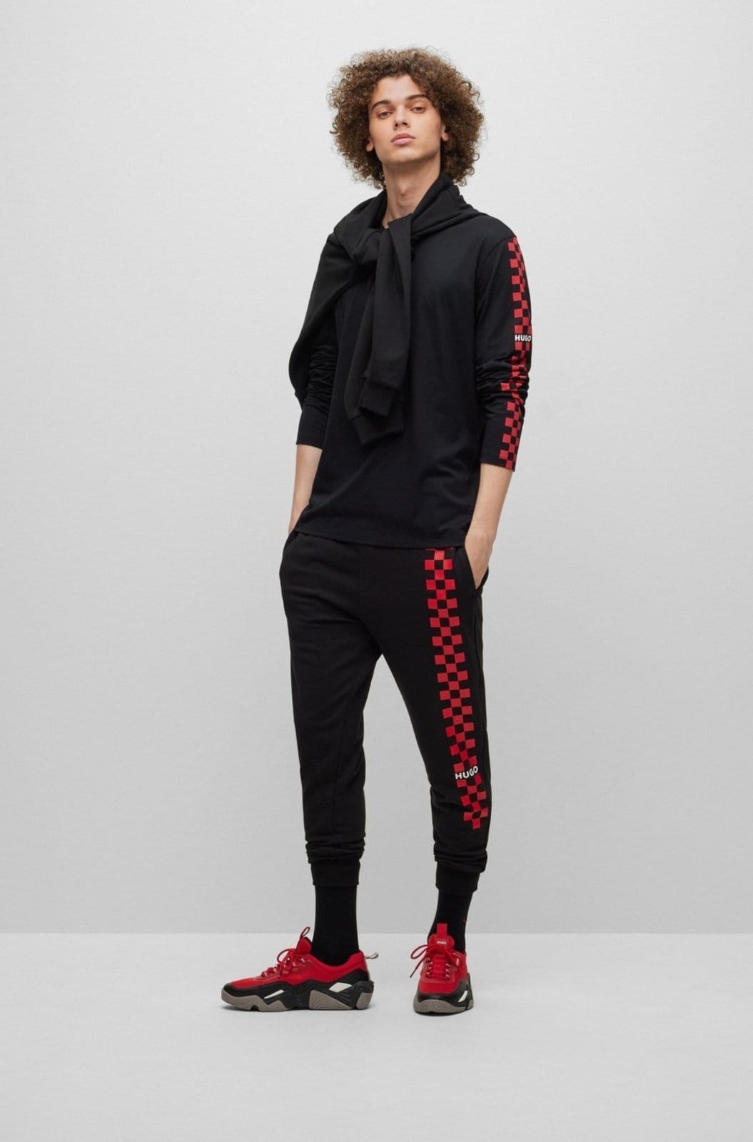 Vista 2 Camiseta De Algodão Jersey Com Mangas Com Arte De Logo EGG HUGO preto