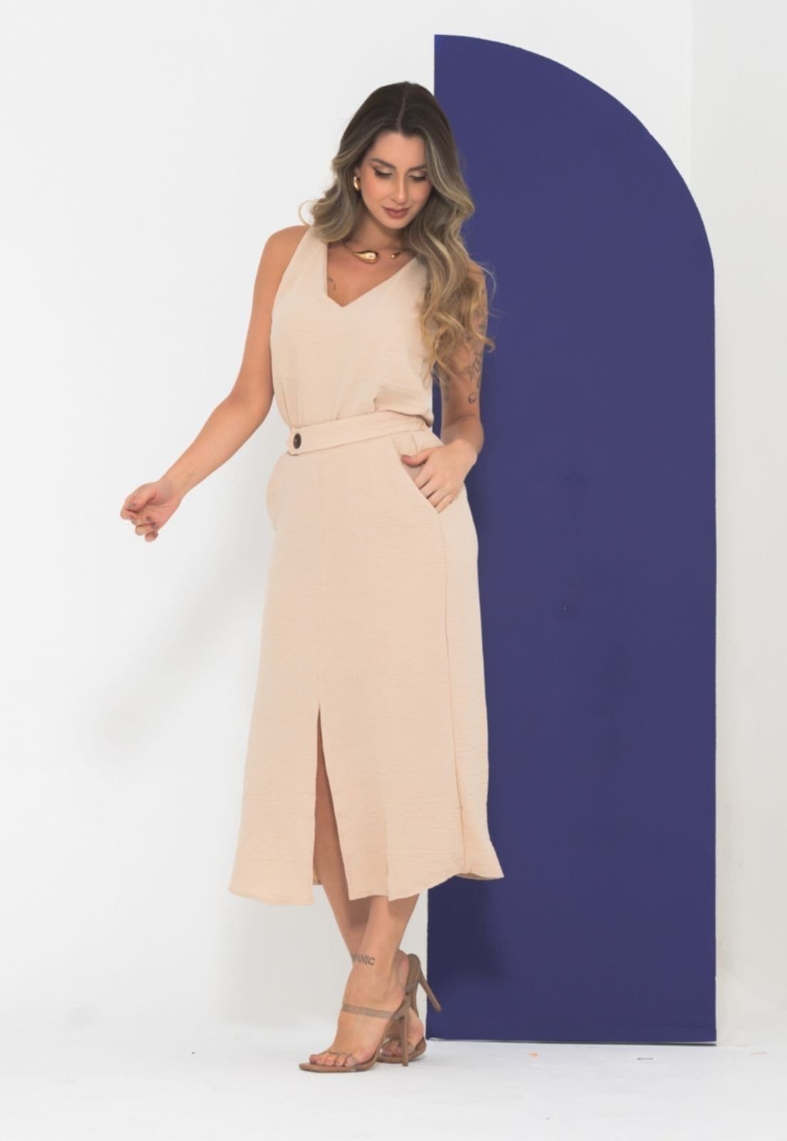 Conjunto Dinda Premium Saia Mid Com Fenda Frontal e Regata Decote V