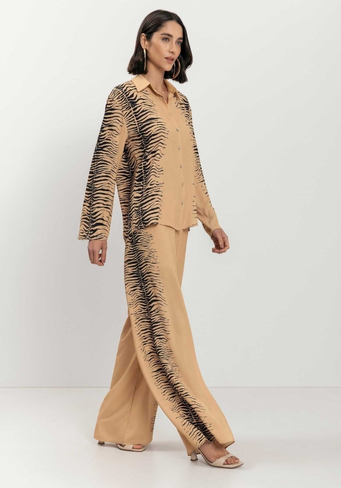 Calça Reta Estampada Com Cintura Alta E Cordão