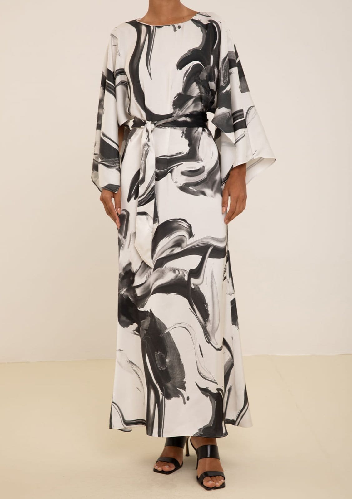 Vista 2 Vestido Maria Valentina Ajustado Decote Canoa Manga 7 Oitavos Longo Maria Valentina preto