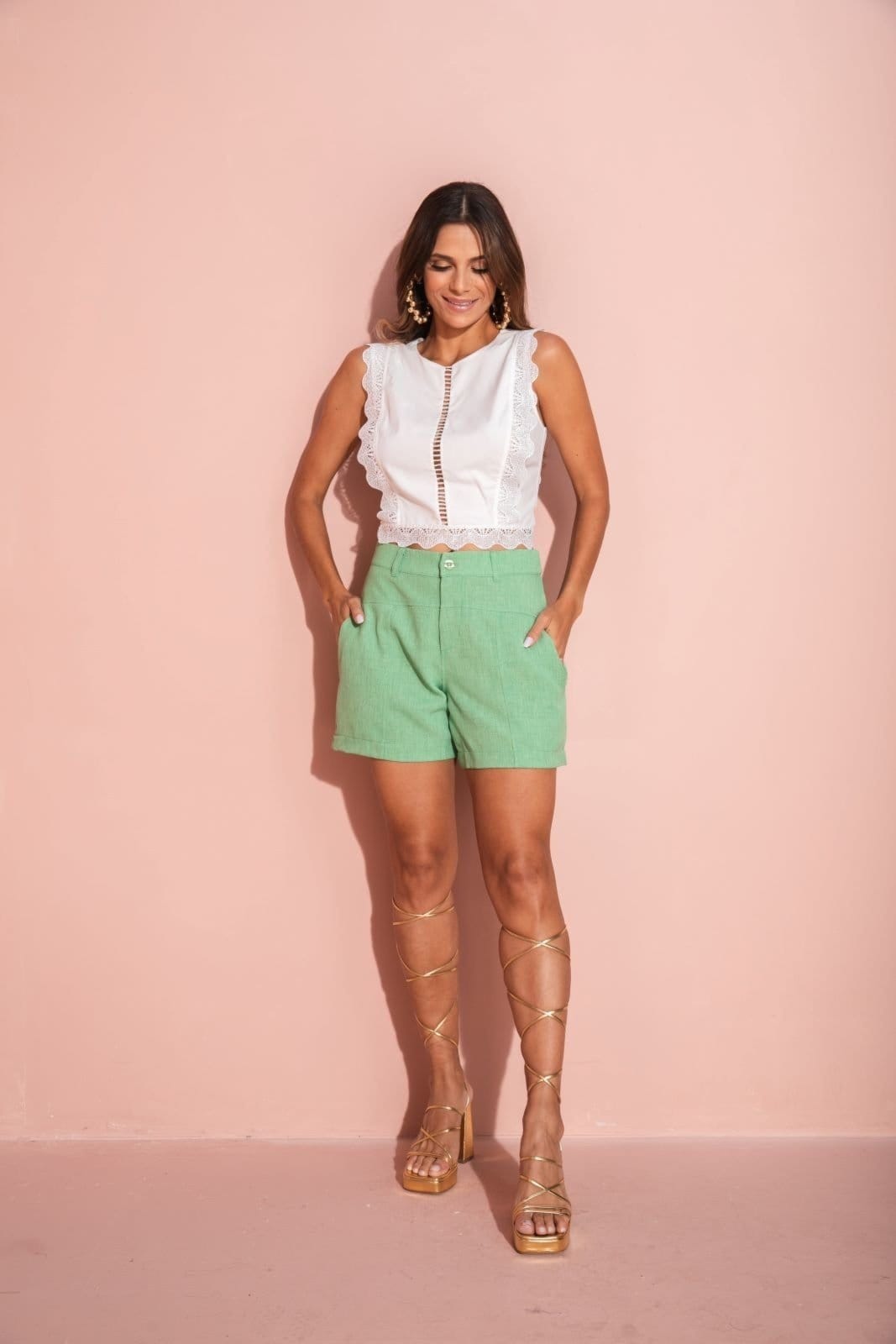 SHORT FEMININO ALFAIATARIA COM RECORTES