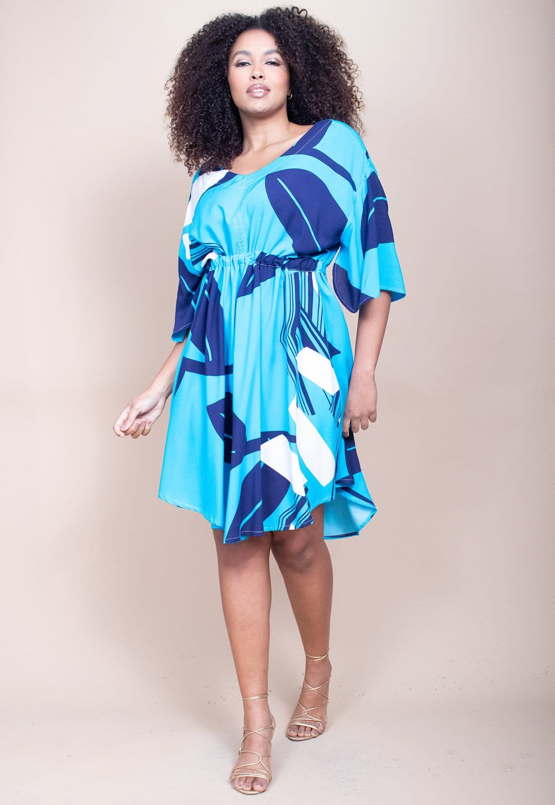 Vista 2 Vestido Curto CabanaFree Caaxixá Viscose com Cordão na Cintura Estampa Imbé Blue Cabanafree azul/estampado blue