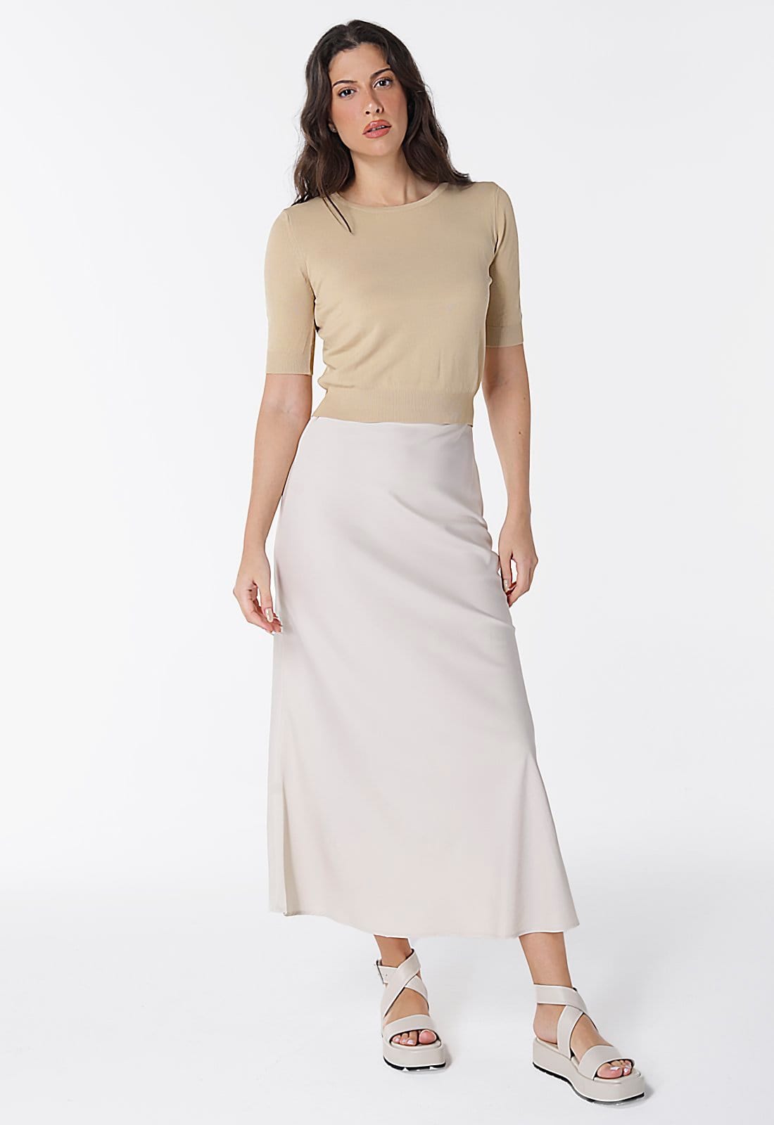 Vista 2 Saia Longa de Cetim Evasê com Elastano SOB bege