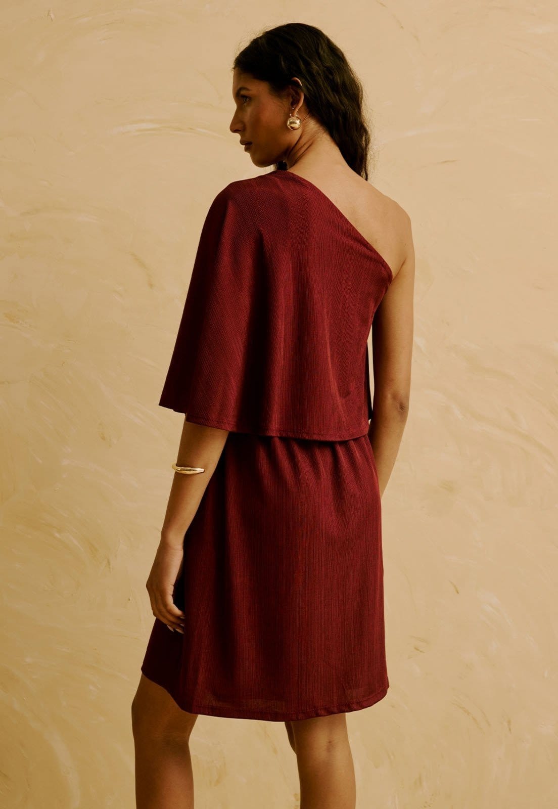 Vista 2 Vestido Curto Liso Um Ombro Só CaCay vermelho