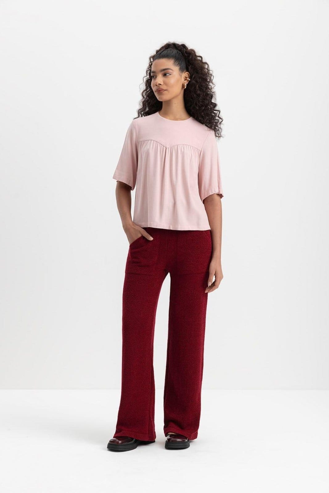 Vista 2 Calça Feminina Em Tricot Essendi Bordo Essendi bordô