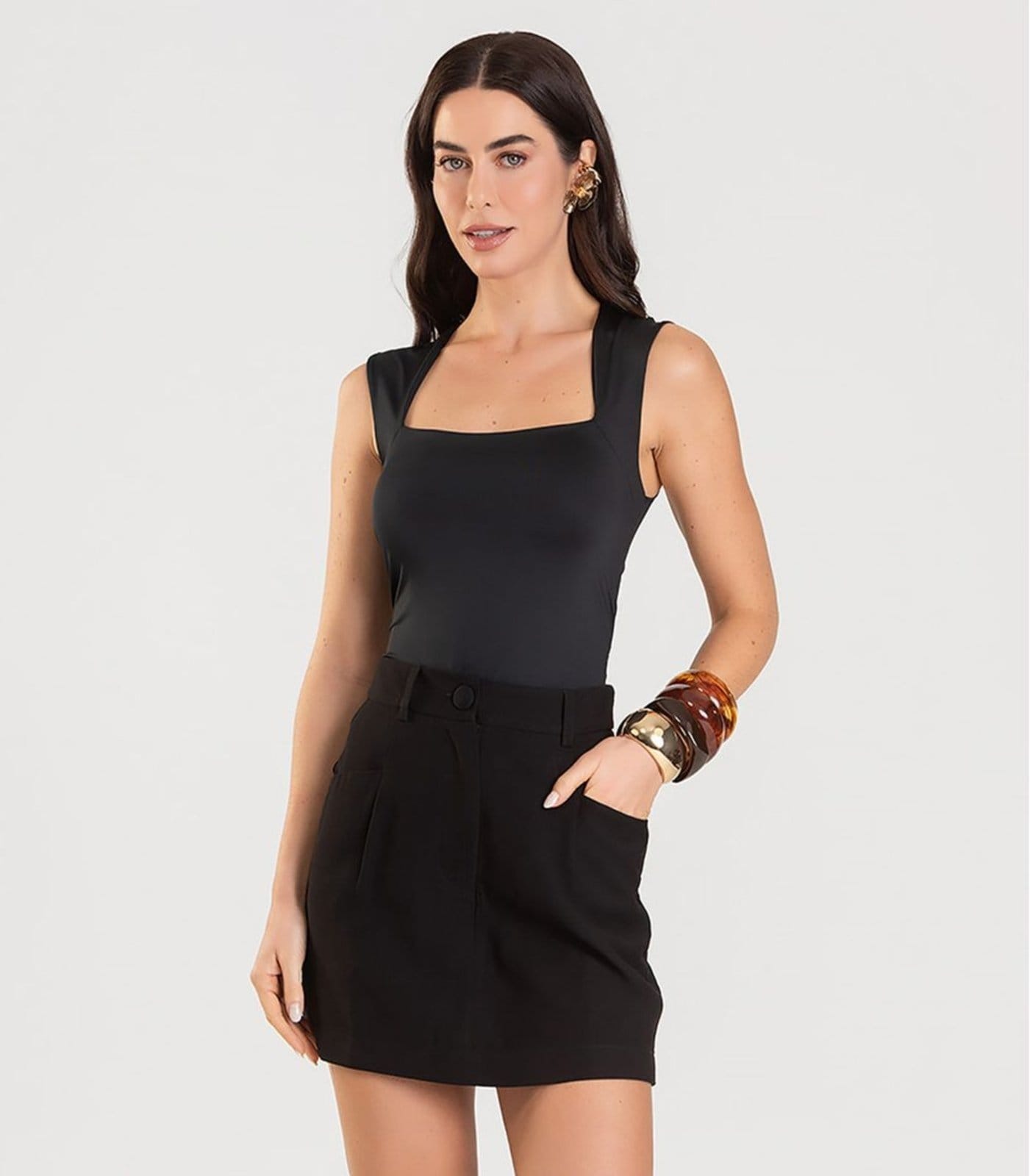 Shorts Saia Feminino Evasê Em Sarja Dianna