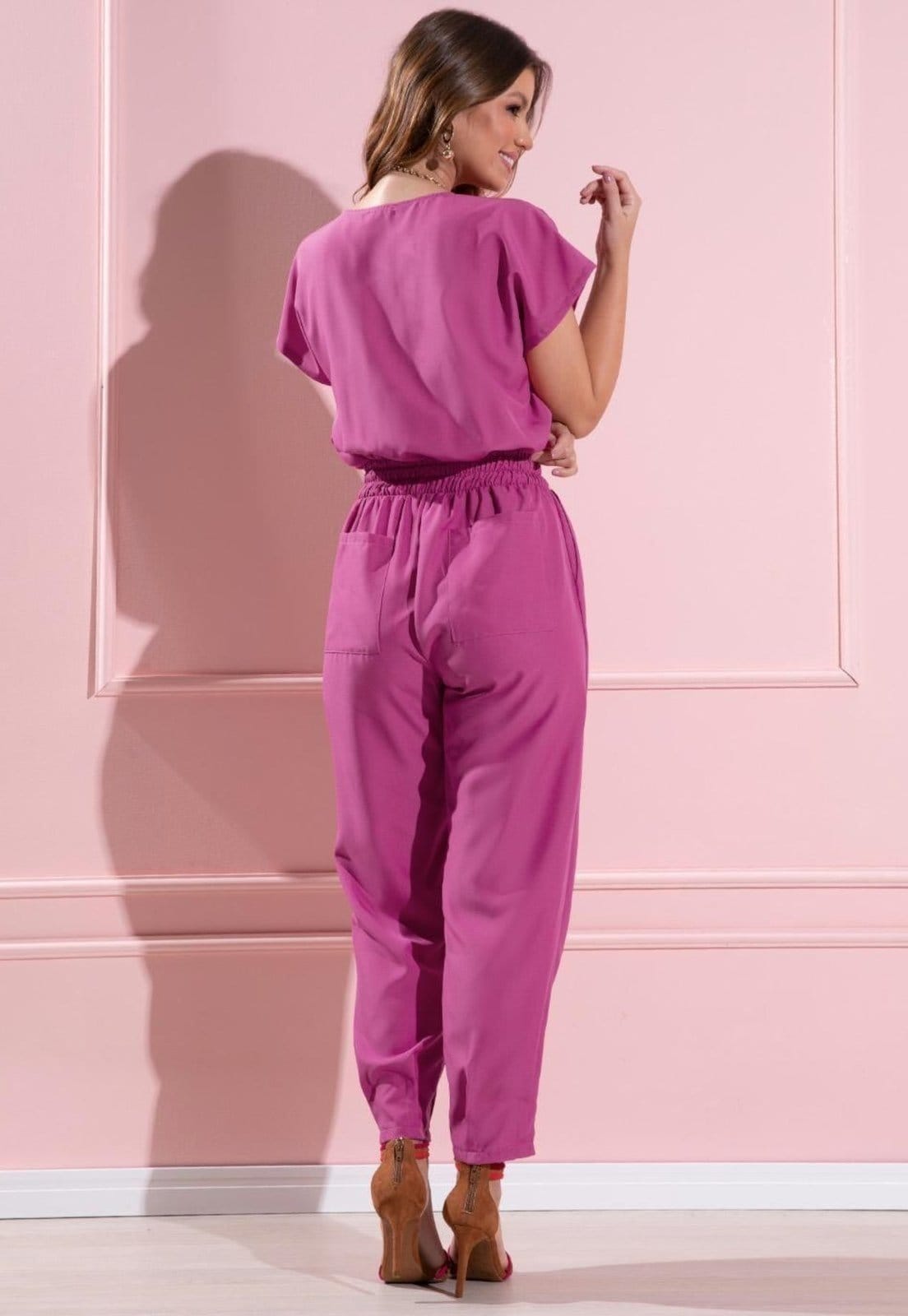 Vista 2 Macacão Longo Acinturado Com Bolsos Quintess rosa