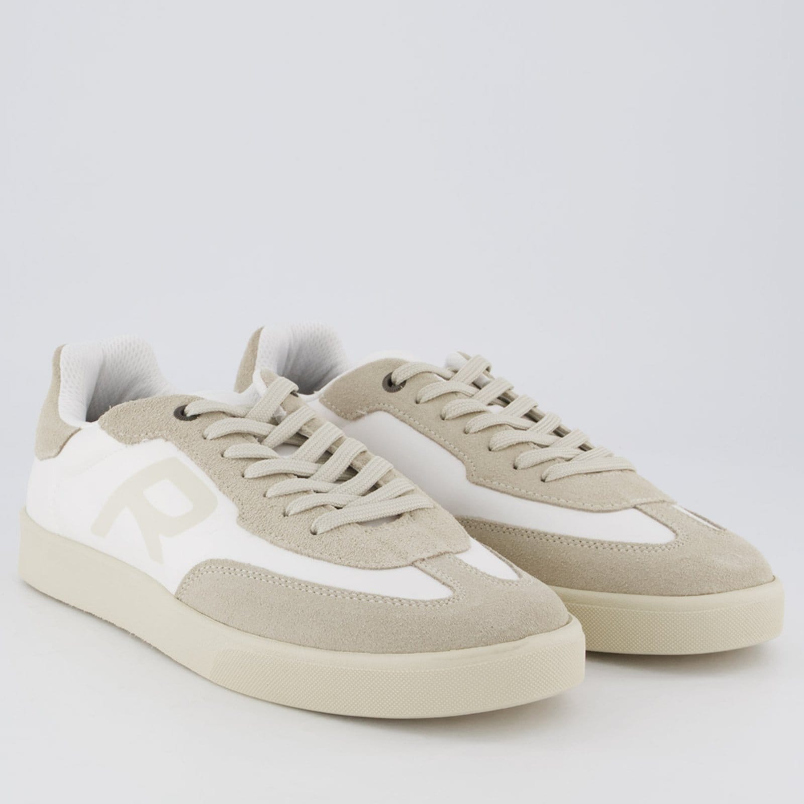 Vista 2 Tênis Reserva R Vintage e Bege Reserva branco