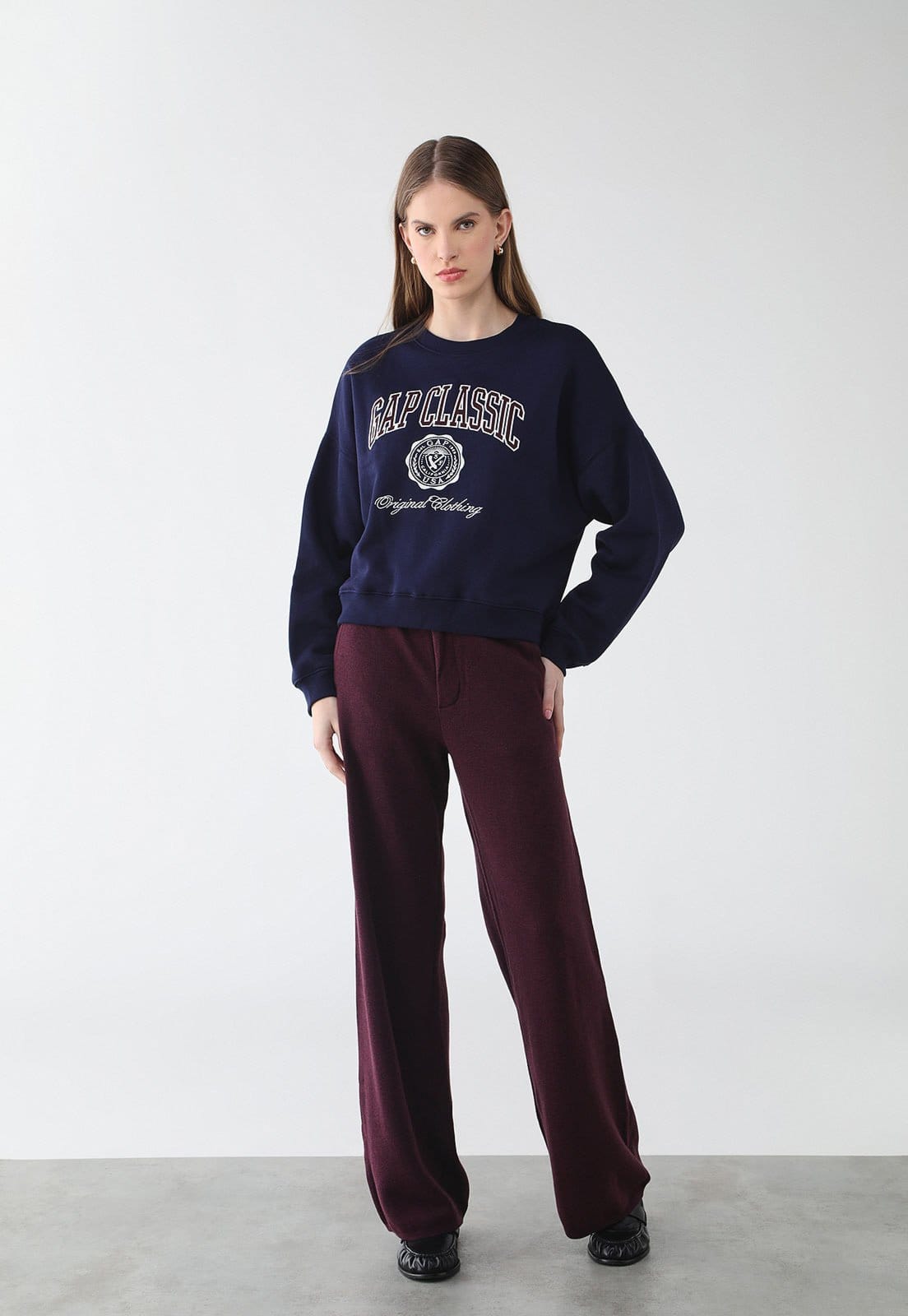 Vista 2 Blusa de Moletom Feminina GAP Classic GAP azul marinho