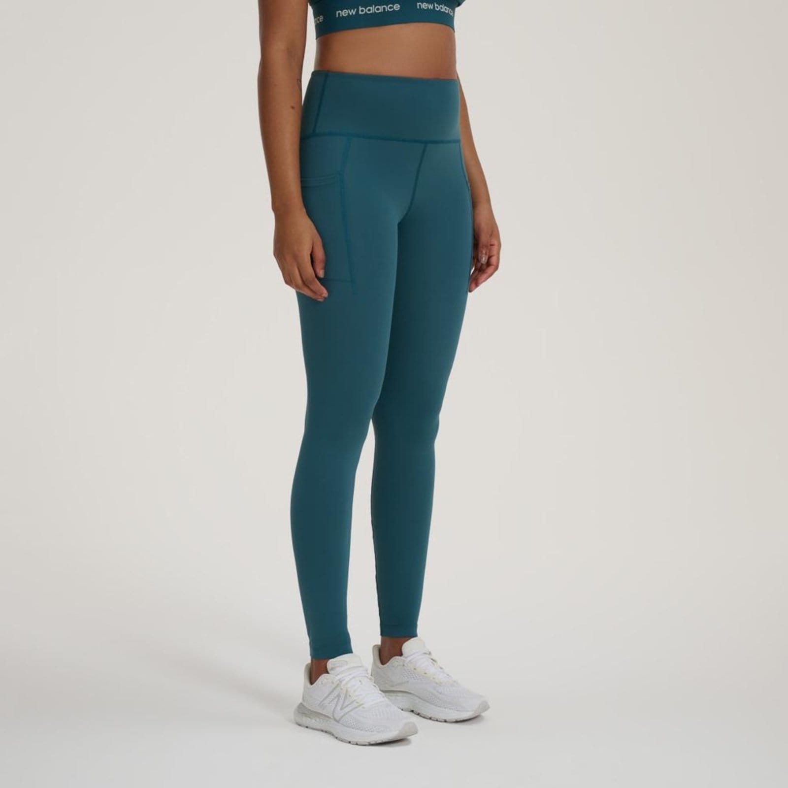 Vista 2 Legging Sleek Feminina New Balance incolor