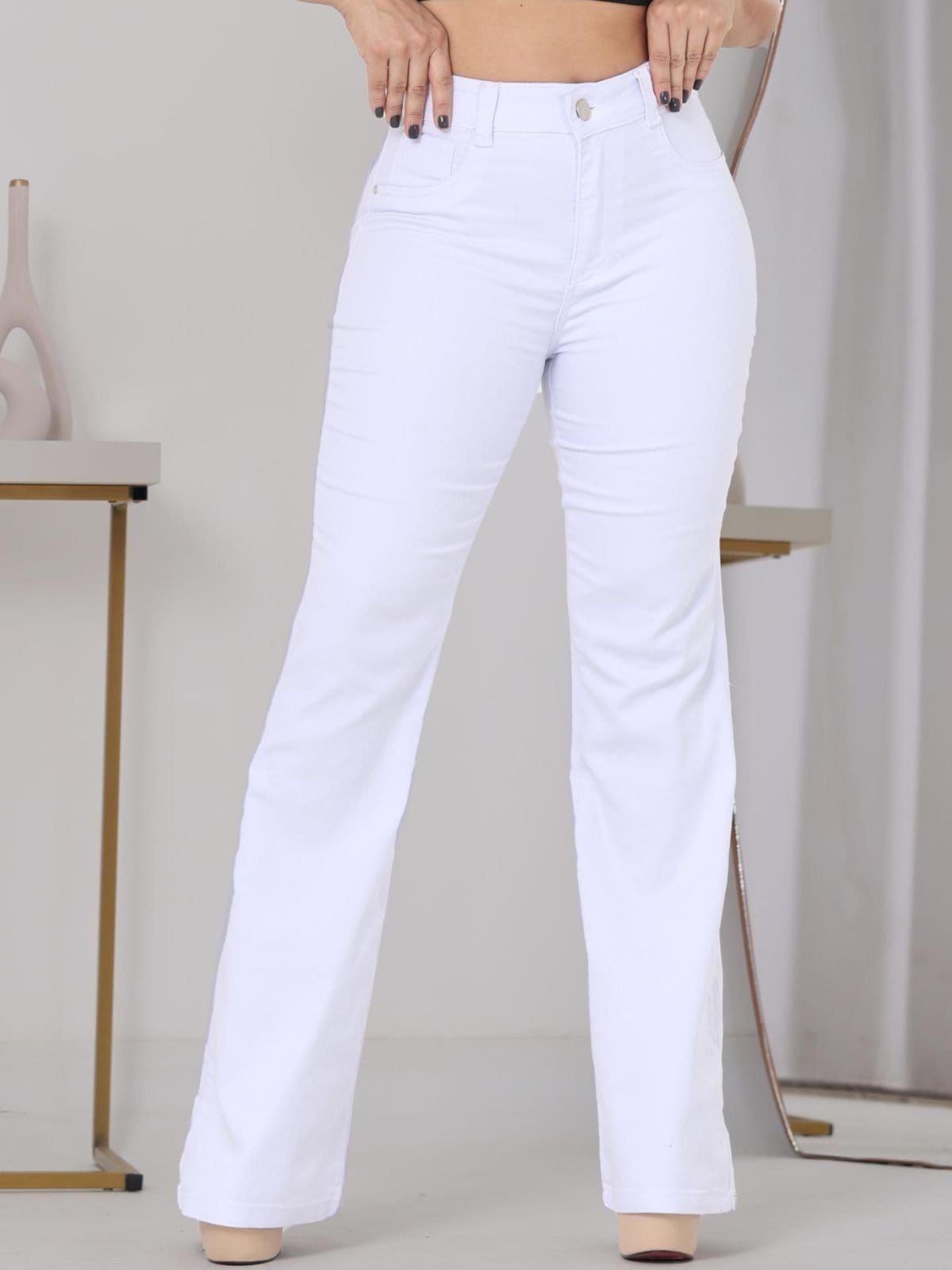 Vista 2 Calça Donna De Paula Flare Branca Boca De Sino Cintura Alta Empina Bumbum Donna de Paula branco