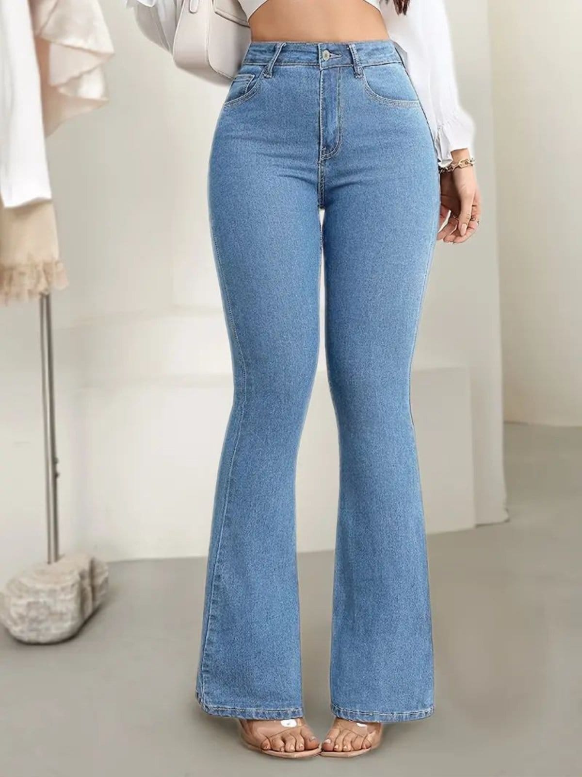 Calça Jeans Kovali Fashion Store Flare Clara Design Impecável Tecido Confortável e Caimento Perfeito