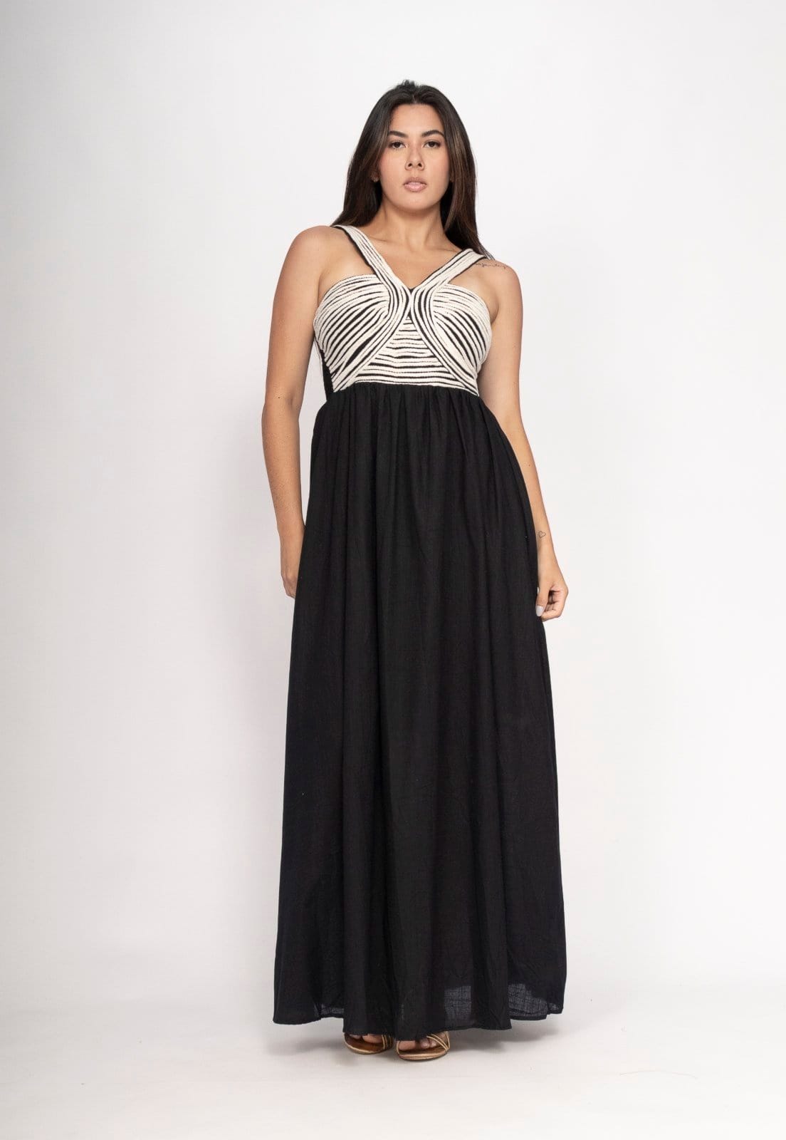 Vista 2 Vestido CabanaFree Alvorada Longo Noite Tranquila Cabanafree preto