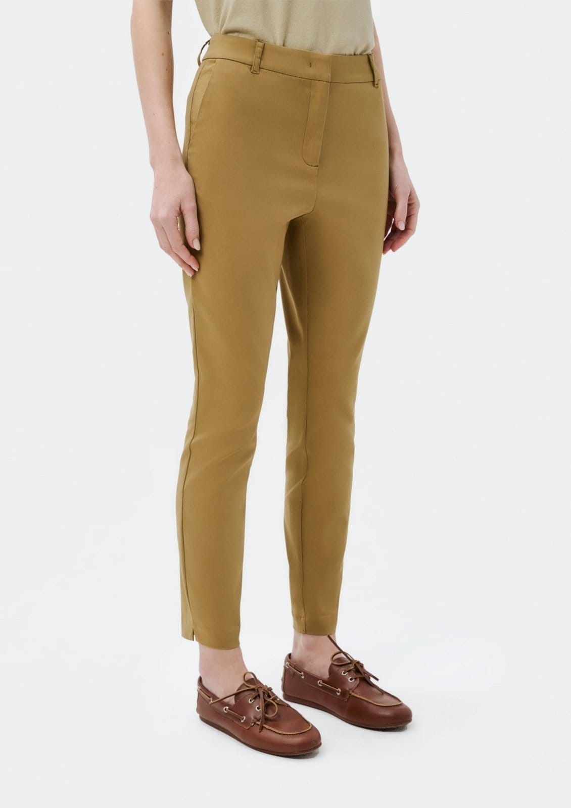 Vista 2 Calça Básica Feminina Cintura Média Alfaiataria Hering cáqui