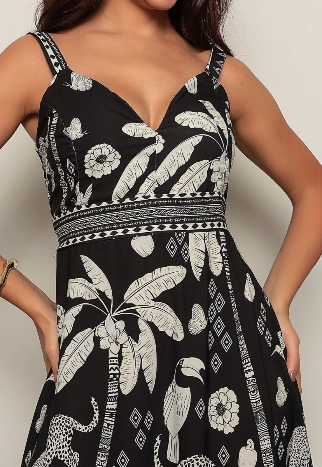 Vista 2 Vestido Longo Com Alca e Decote em V Estampa Pantanal Elegante Comfortavel Black NKTEX branco/preto black