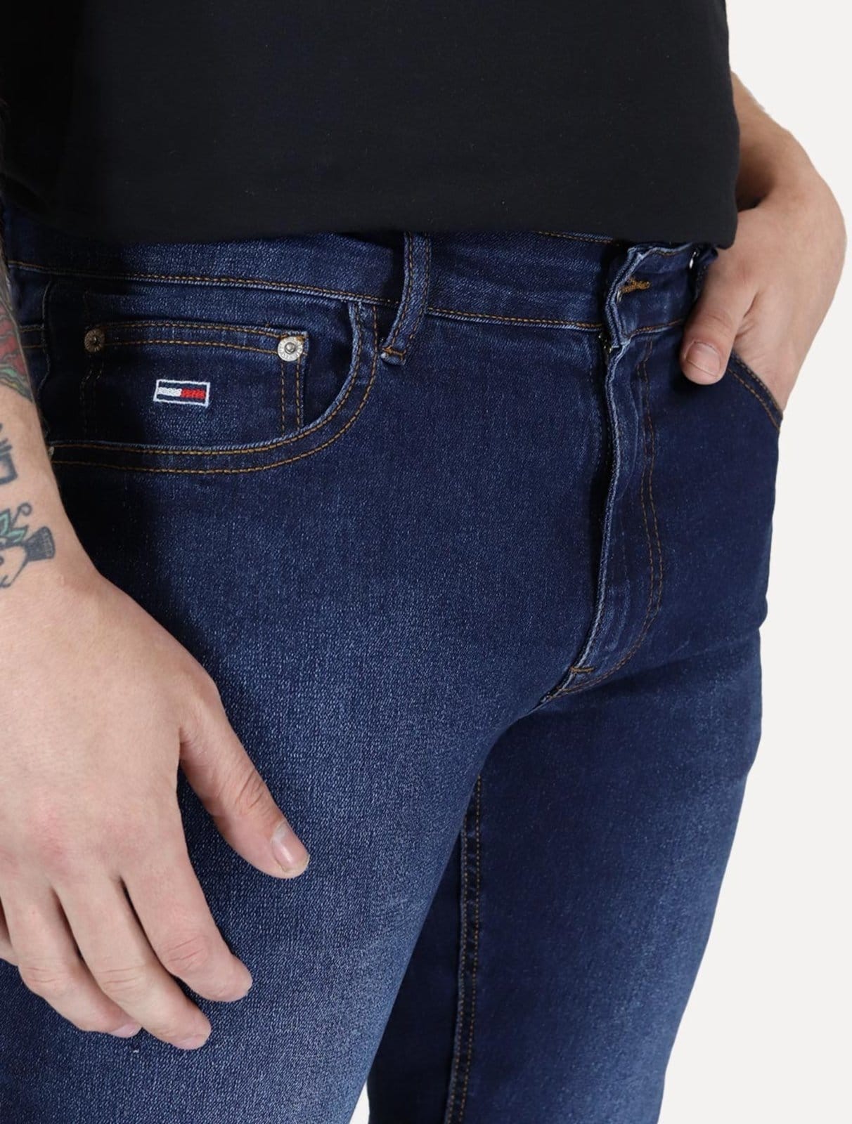 Vista 2 Calça Tommy Jeans Masculina Slim Scanton Washed Lav Azul Tommy Jeans jeans azul