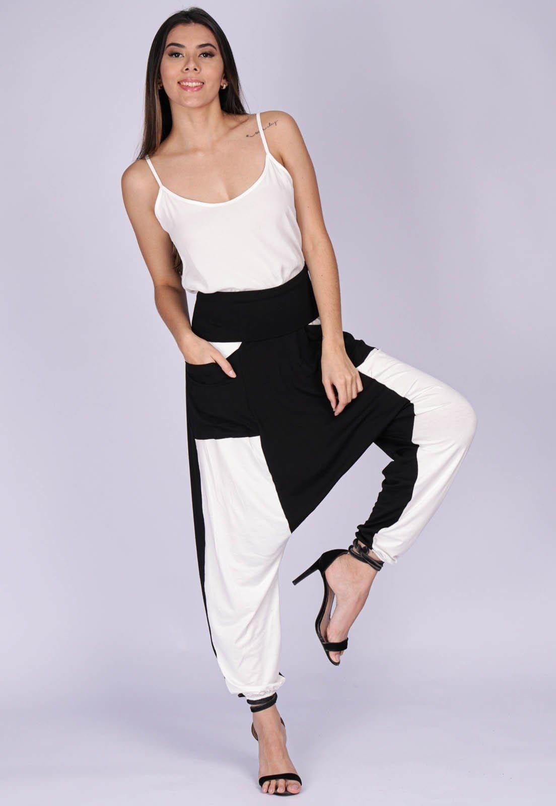 Vista 2 Calça Saruel Malha com Bolso na Frente Bicolor e Branco Amazonia Vital preto
