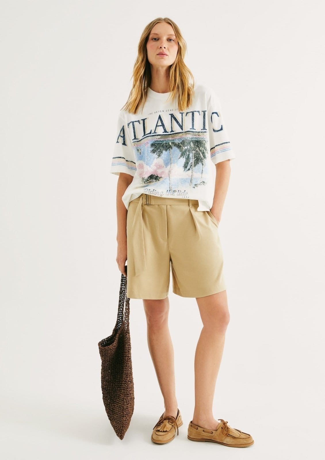 Bermuda Feminina Evasê Em Alfaiataria