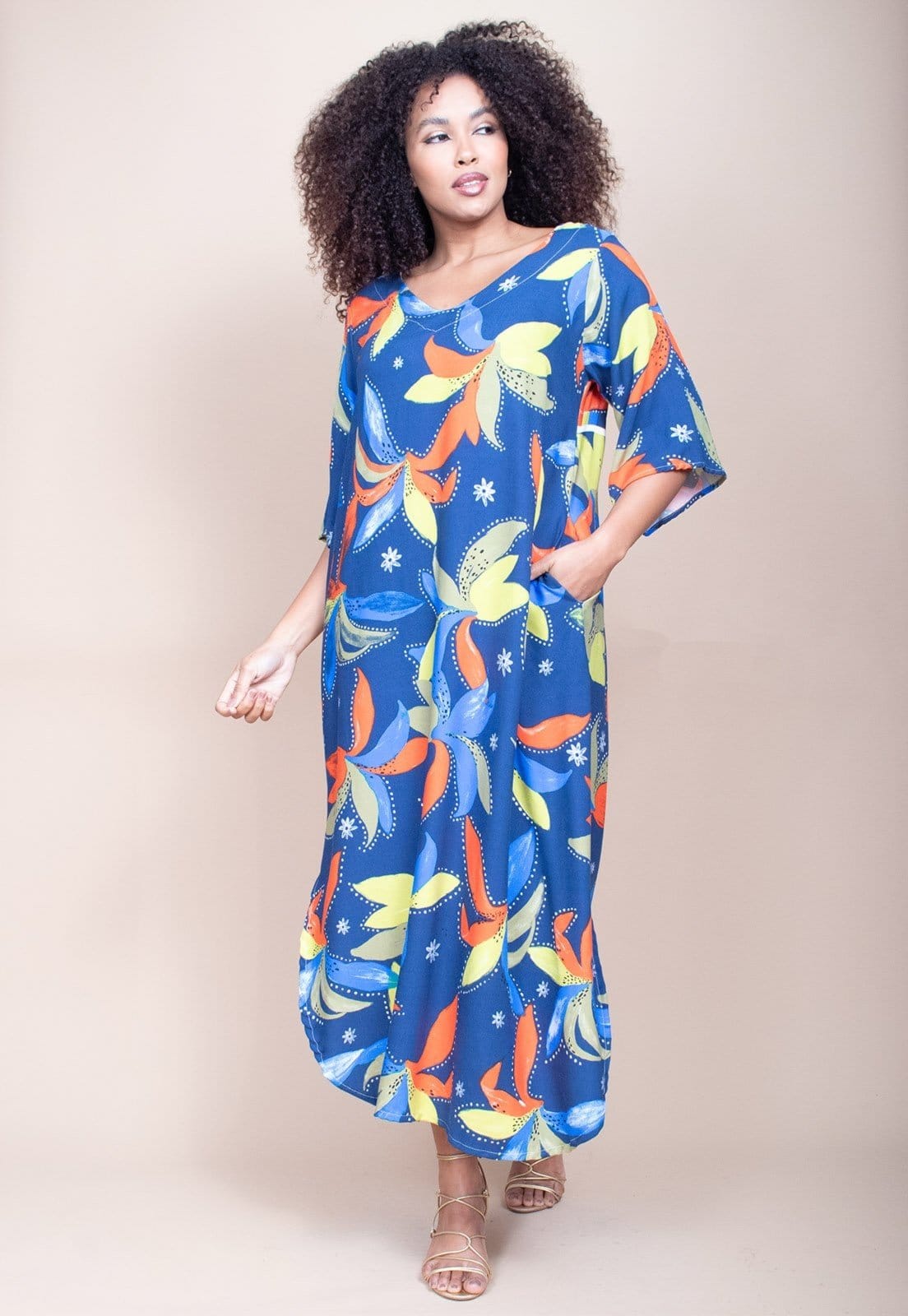 Vista 2 Vestido Cabanafree Midi Abapã Plano com Bolso Estampa Maré Vibrante Cabanafree amarelo/estampado/verde