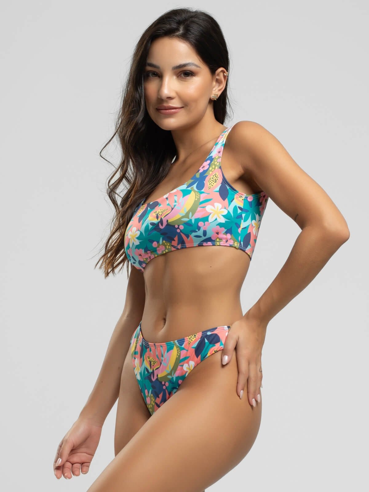 Vista 2 Conjunto Vicbela Biquíni Regata Fio Duplo Asa Delta + Saída de Praia Kimono Flor Vicbela estampado