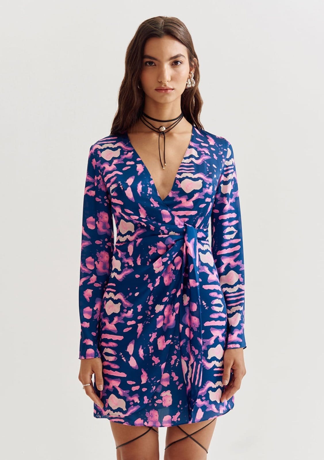 Vestido Zinco Lebôh Curto Decote V Transpasse Frente