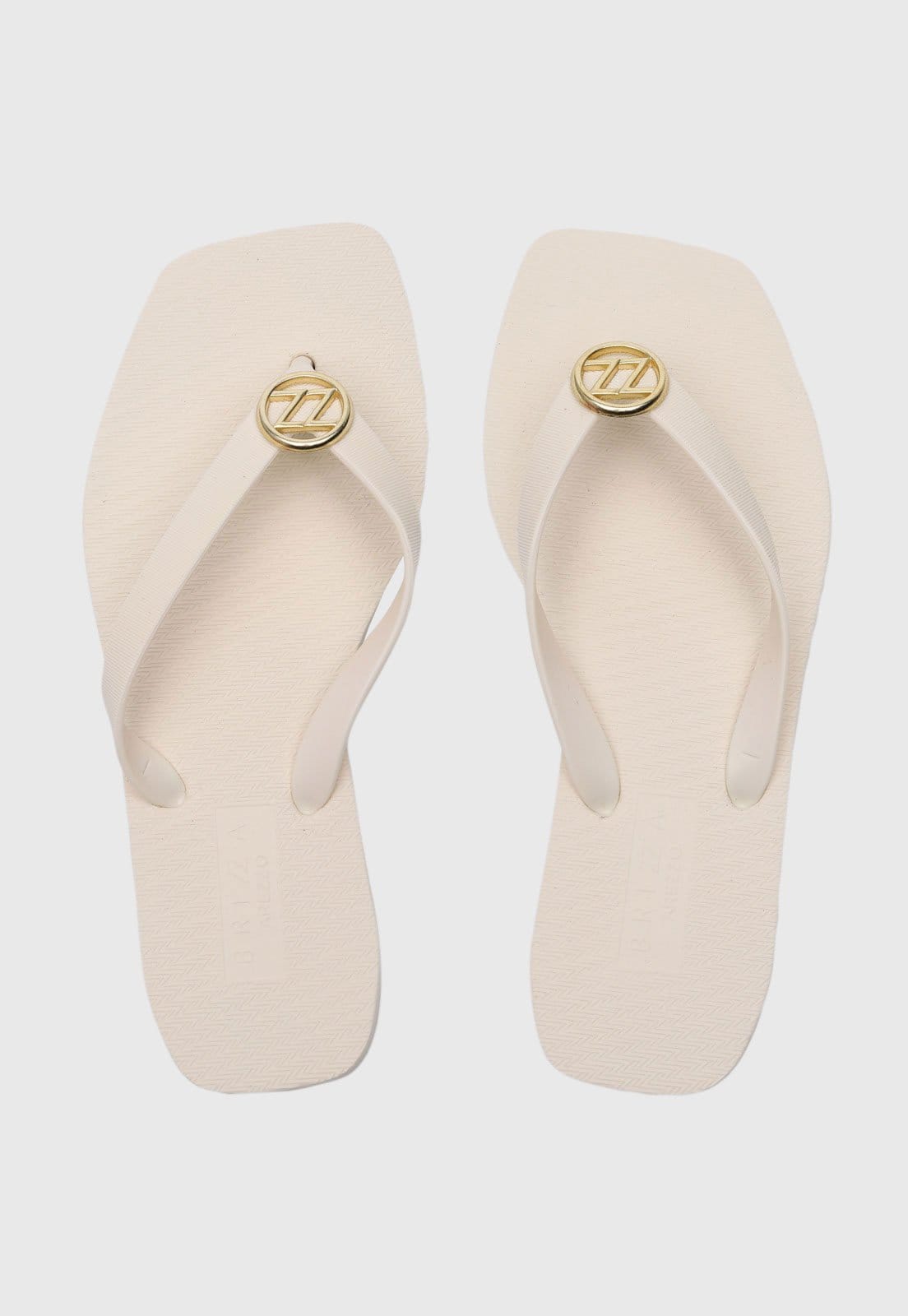 Chinelo Dedo Feminino Brizza Arezzo Aplique Off-White