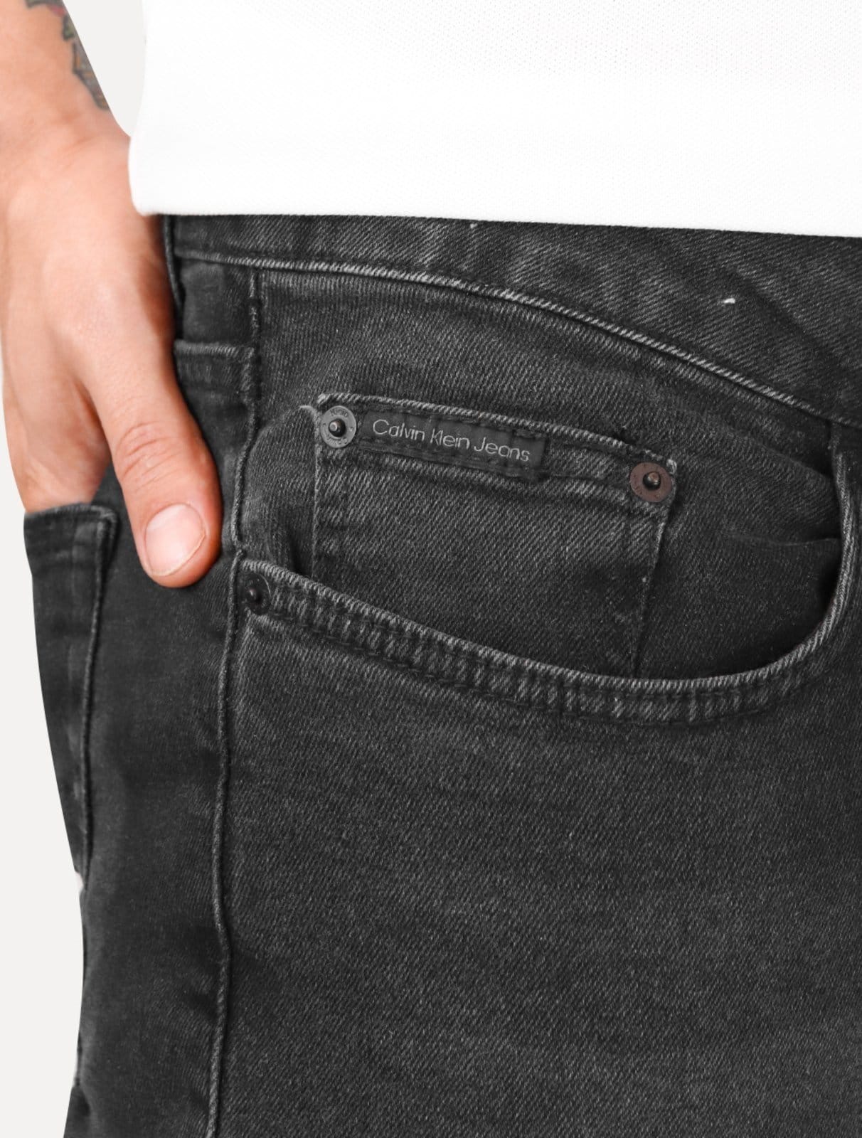 Vista 2 Calça Calvin Klein Jeans Masculina Super Skinny 5 Pockets Preta Calvin Klein preto